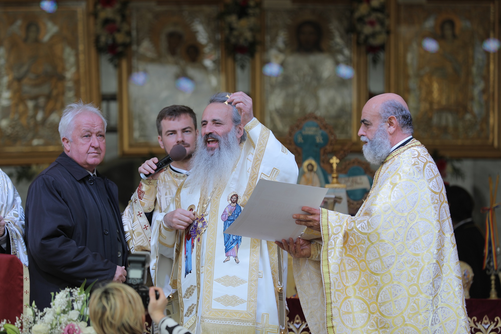 Sărbătoare istorică în cartierul ieșean Alexandru cel Bun: Biserica „Sfântul Ierarh Nectarie” a fost sfințită