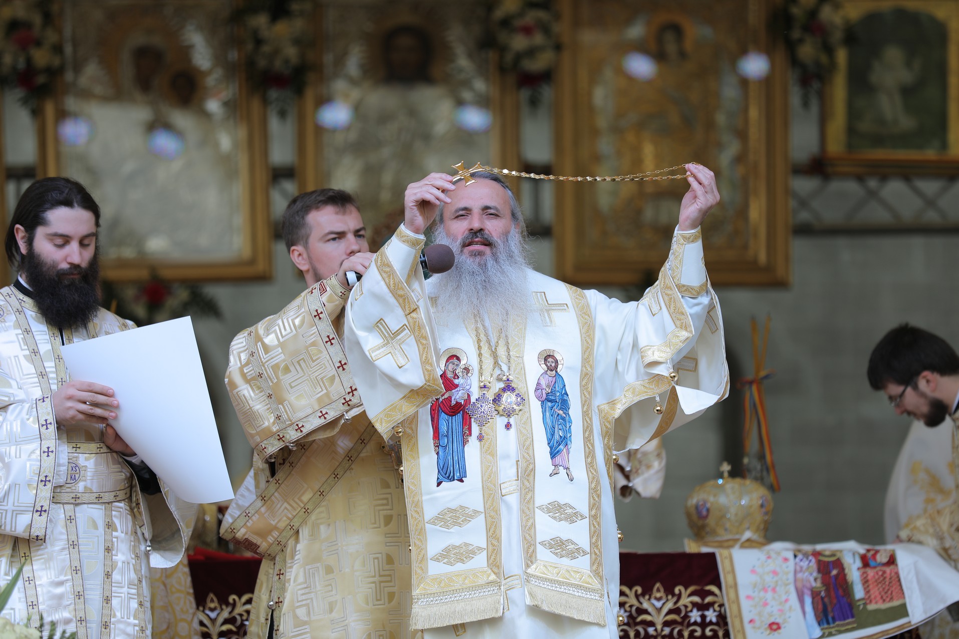 Sărbătoare istorică în cartierul ieșean Alexandru cel Bun: Biserica „Sfântul Ierarh Nectarie” a fost sfințită