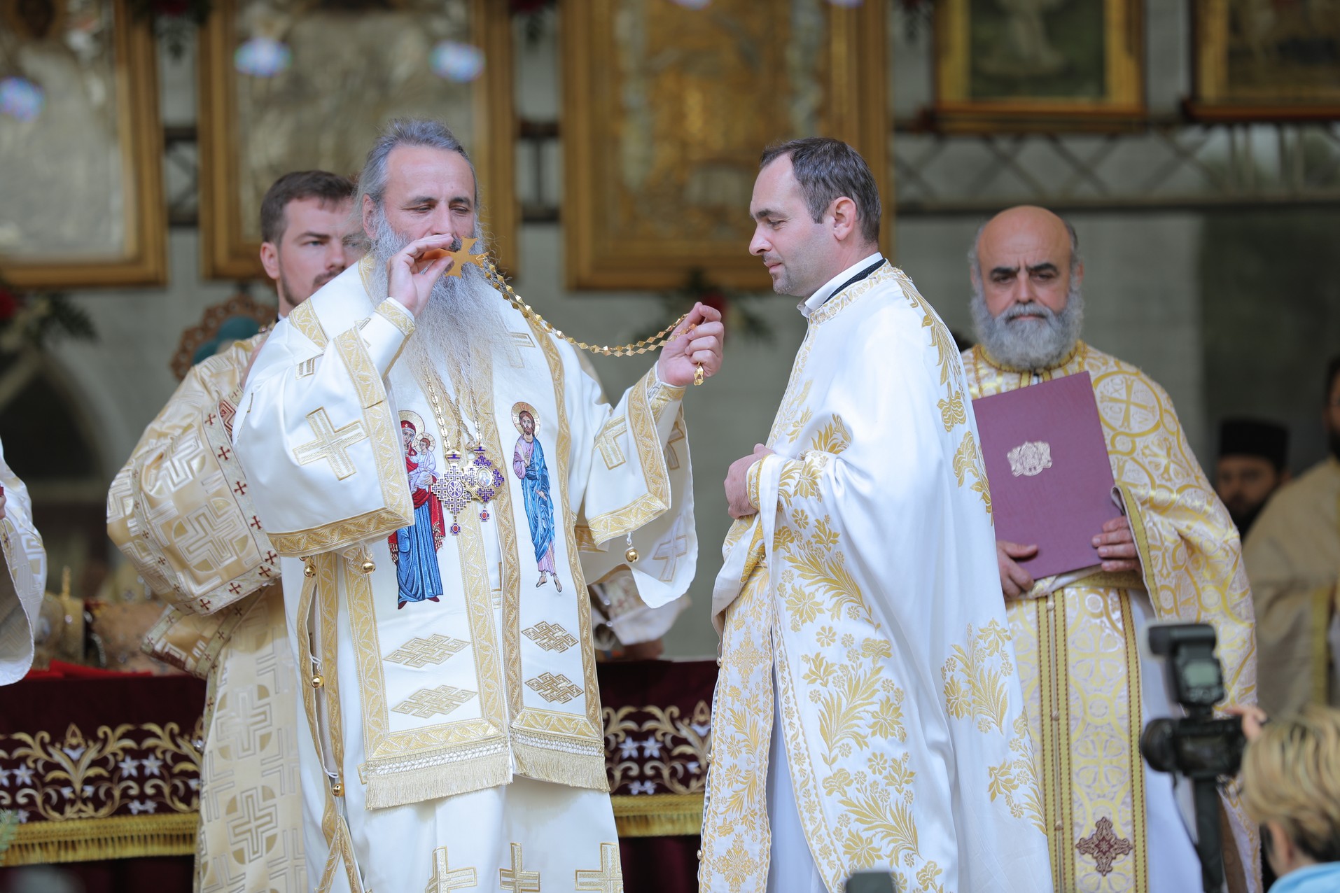 Sărbătoare istorică în cartierul ieșean Alexandru cel Bun: Biserica „Sfântul Ierarh Nectarie” a fost sfințită