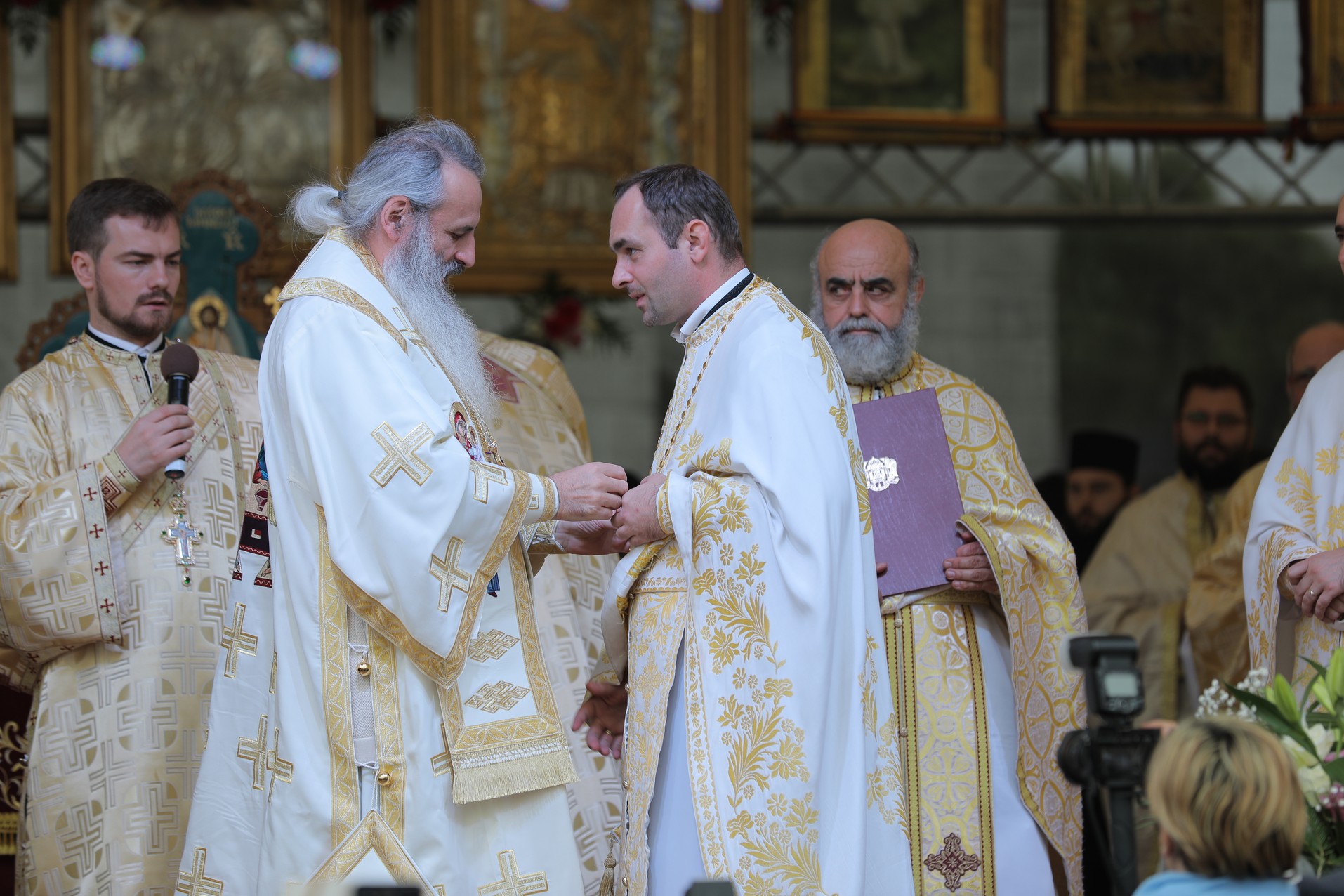 Sărbătoare istorică în cartierul ieșean Alexandru cel Bun: Biserica „Sfântul Ierarh Nectarie” a fost sfințită