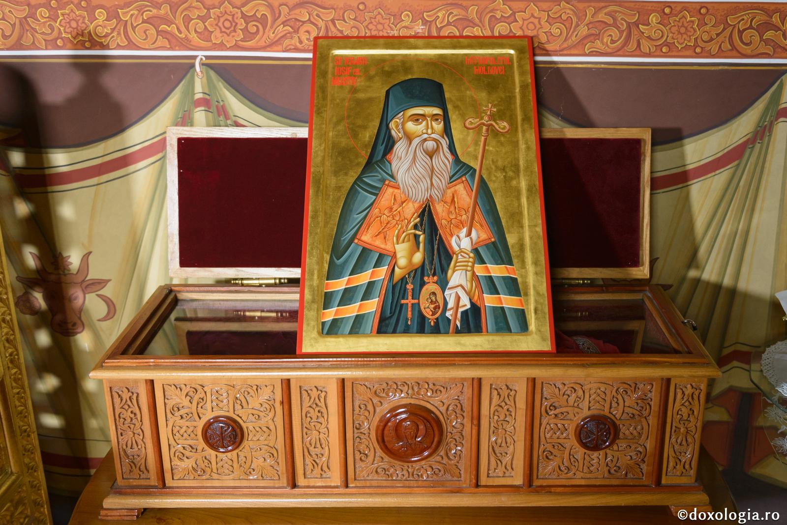 Mitropolitul Iosif Naniescu şi nevoitorul Gheorghe Lazăr au fost canonizaţi