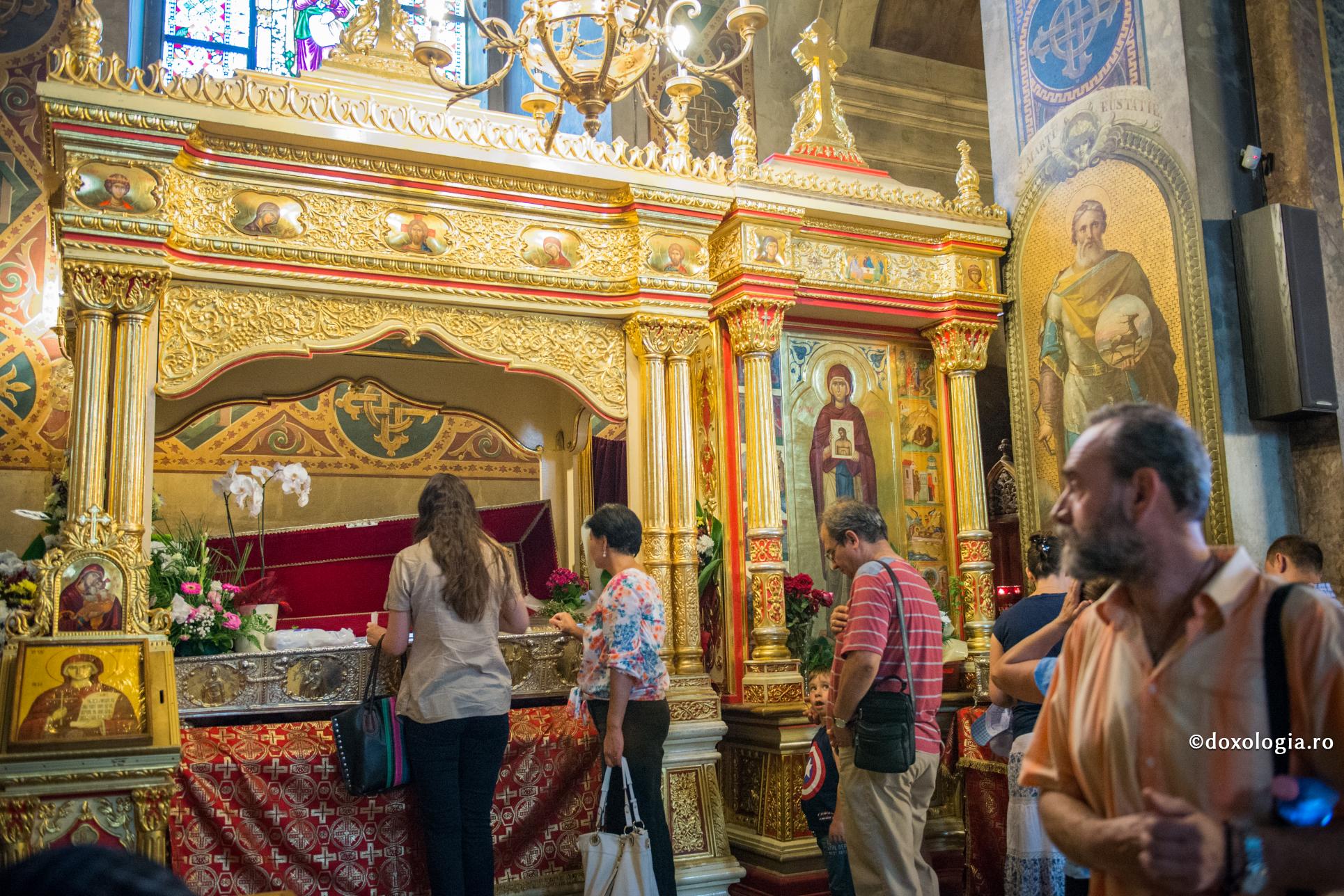 (Video) Baldachinul Sfintei Parascheva din Catedrala Mitropolitană din Iași