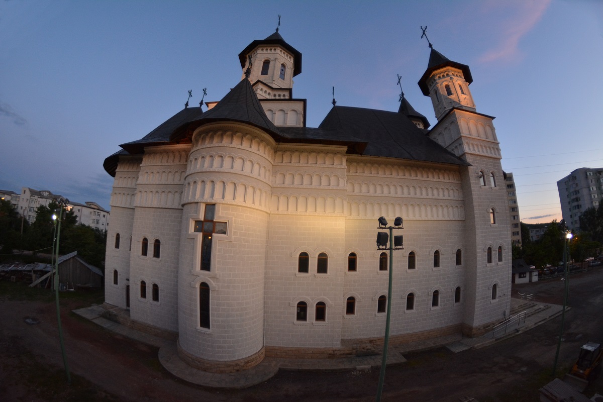 Sfinţirea Bisericii „Sfântul Ierarh Nectarie” din Iaşi
