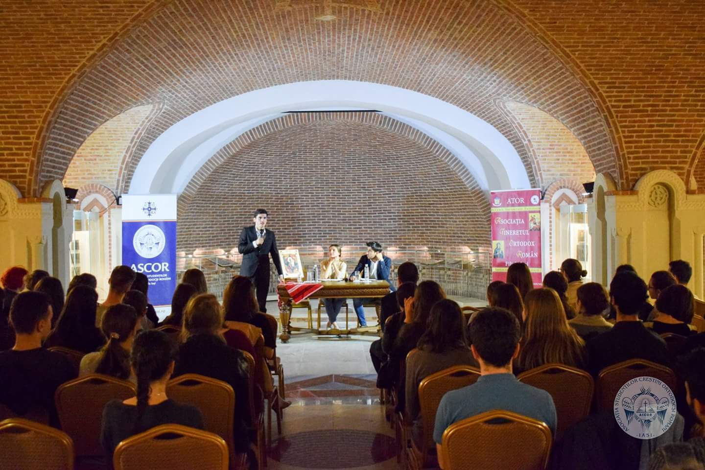 Prima întâlnire din cadrul proiectului „Conferinţa tinerilor“, organizată de ASCOR şi ATOR Iaşi