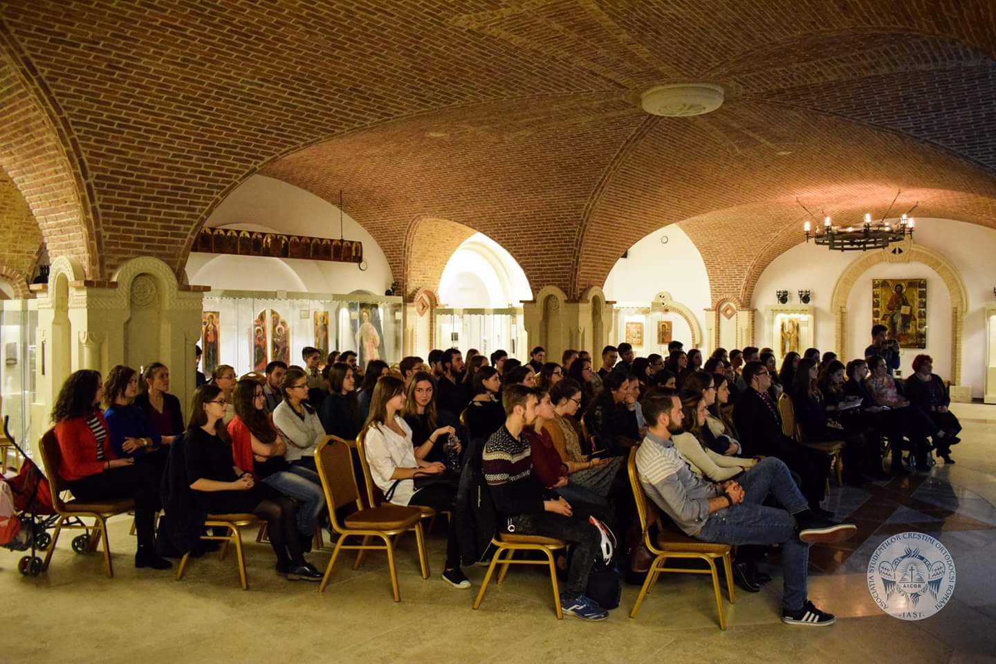 Prima întâlnire din cadrul proiectului „Conferinţa tinerilor“, organizată de ASCOR şi ATOR Iaşi