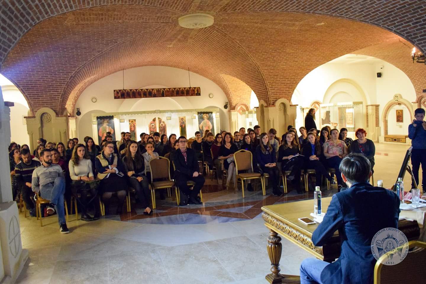 Prima întâlnire din cadrul proiectului „Conferinţa tinerilor“, organizată de ASCOR şi ATOR Iaşi