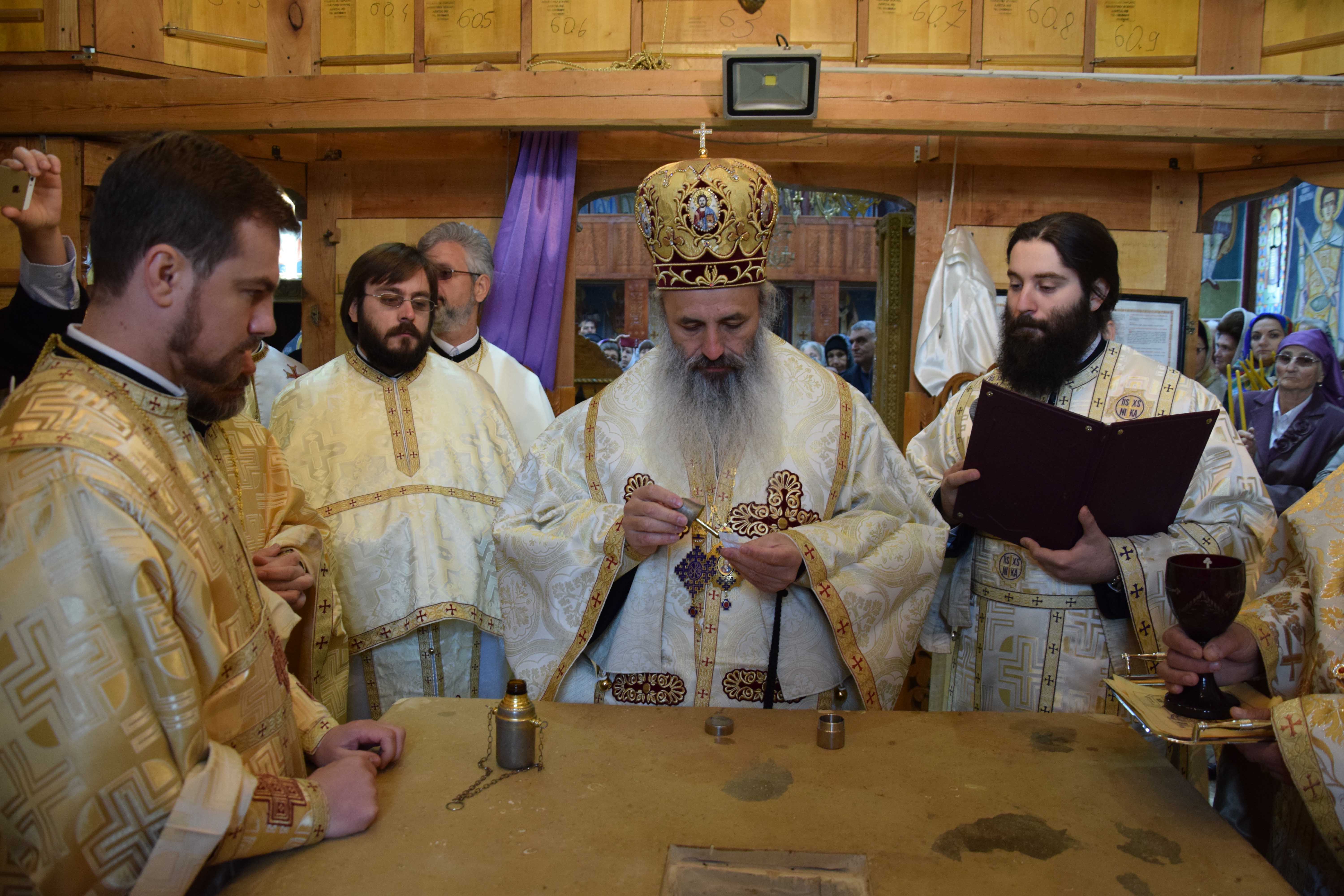 (Video) IPS Teofan: „Cine îl poate apăra pe om de atacurile puterilor întunericului, dacă nu Maica Domnului?”