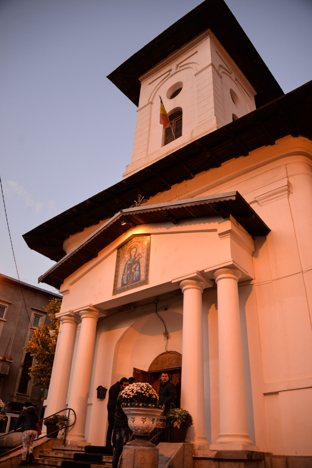 Ziua închinată Ocrotitoarei Moldovei, sărbătorită la biserica ei din Păcurarii Iaşului Ziua închinată Ocrotitoarei Moldovei, sărbătorită la biserica ei din Păcurarii Iaşului