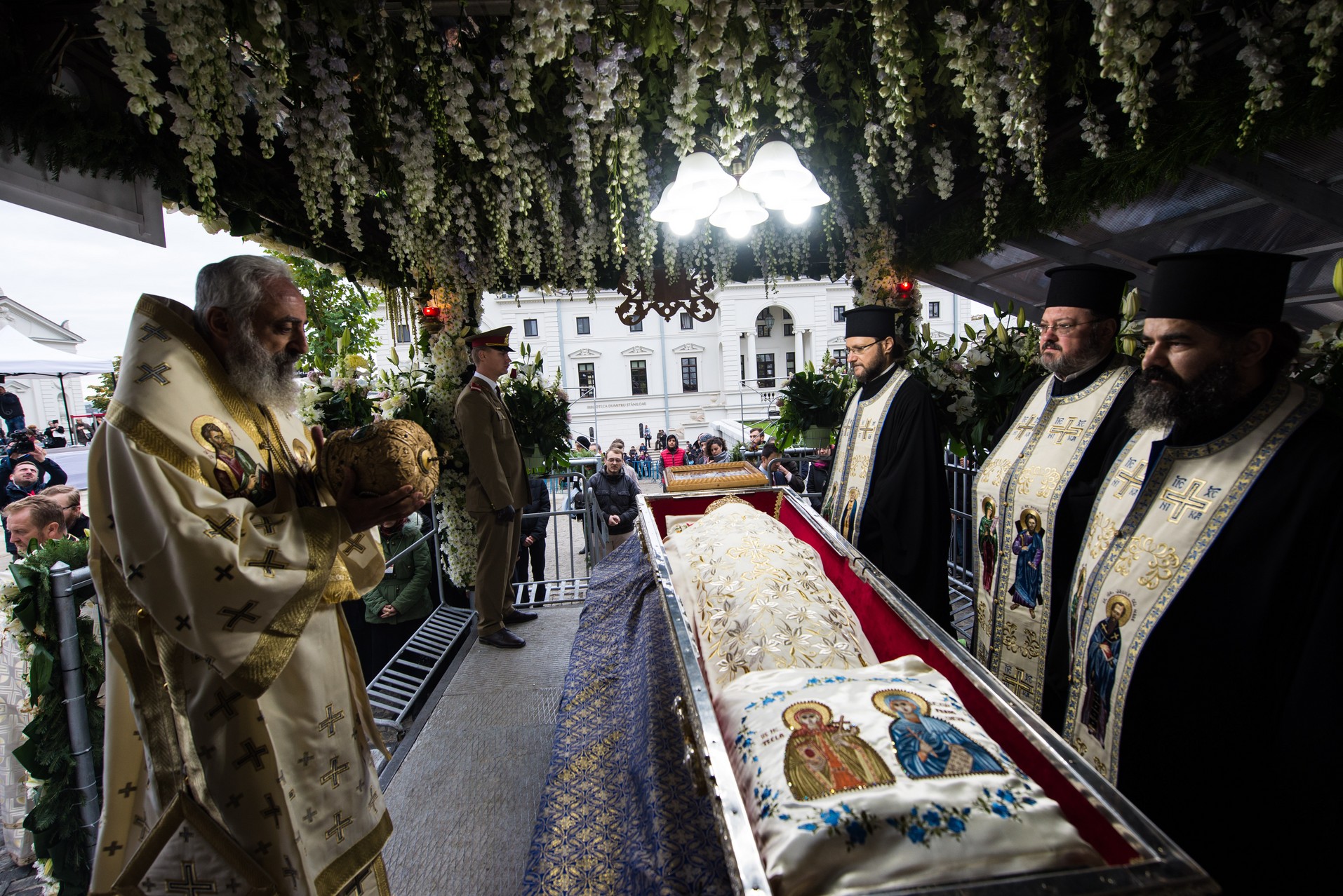 Sfânta Parascheva și-a primit închinătorii de ziua ei