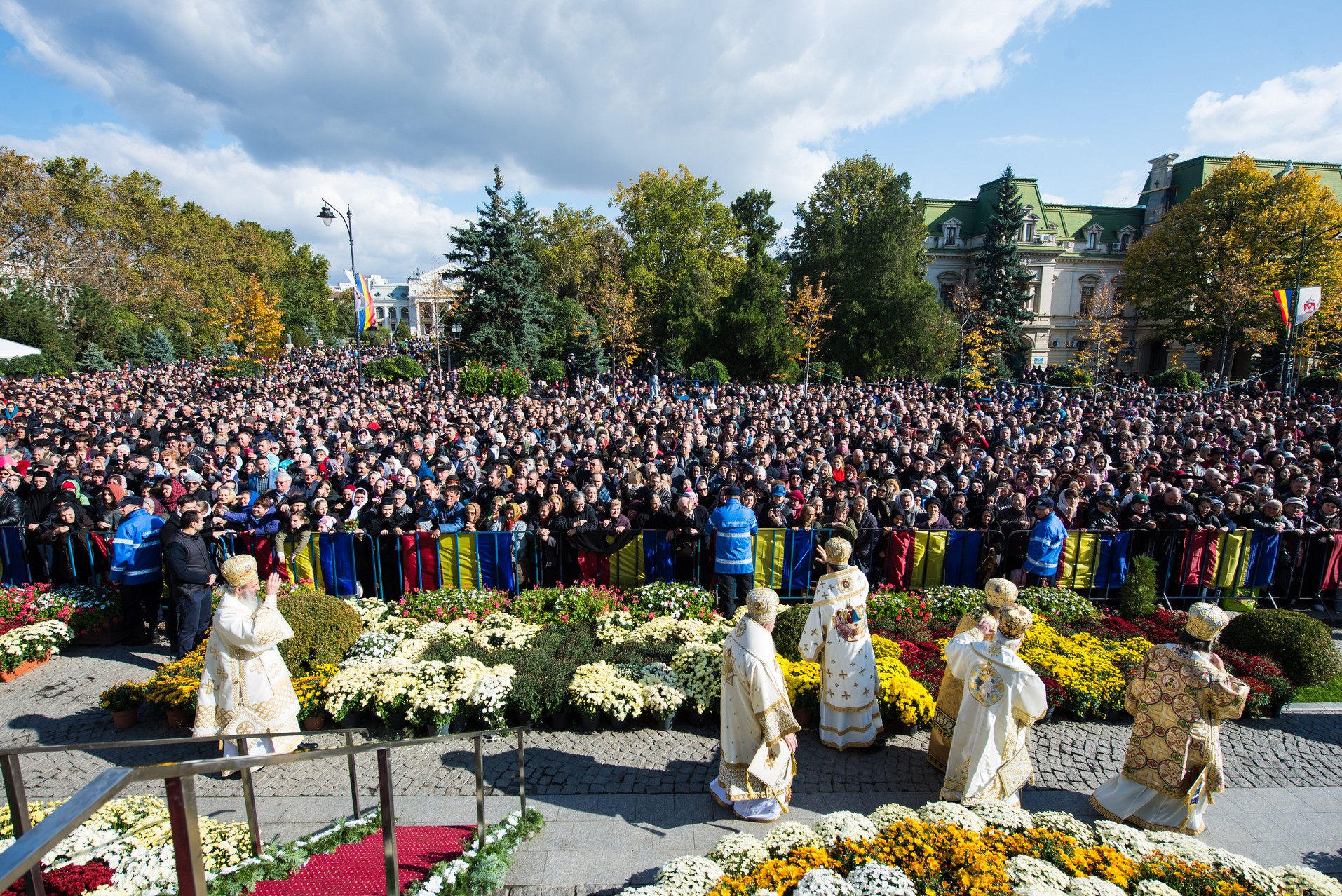 Sfânta Parascheva și-a primit închinătorii de ziua ei
