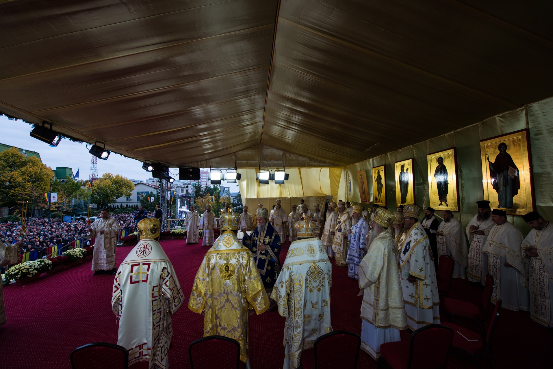 Sfânta Parascheva și-a primit închinătorii de ziua ei