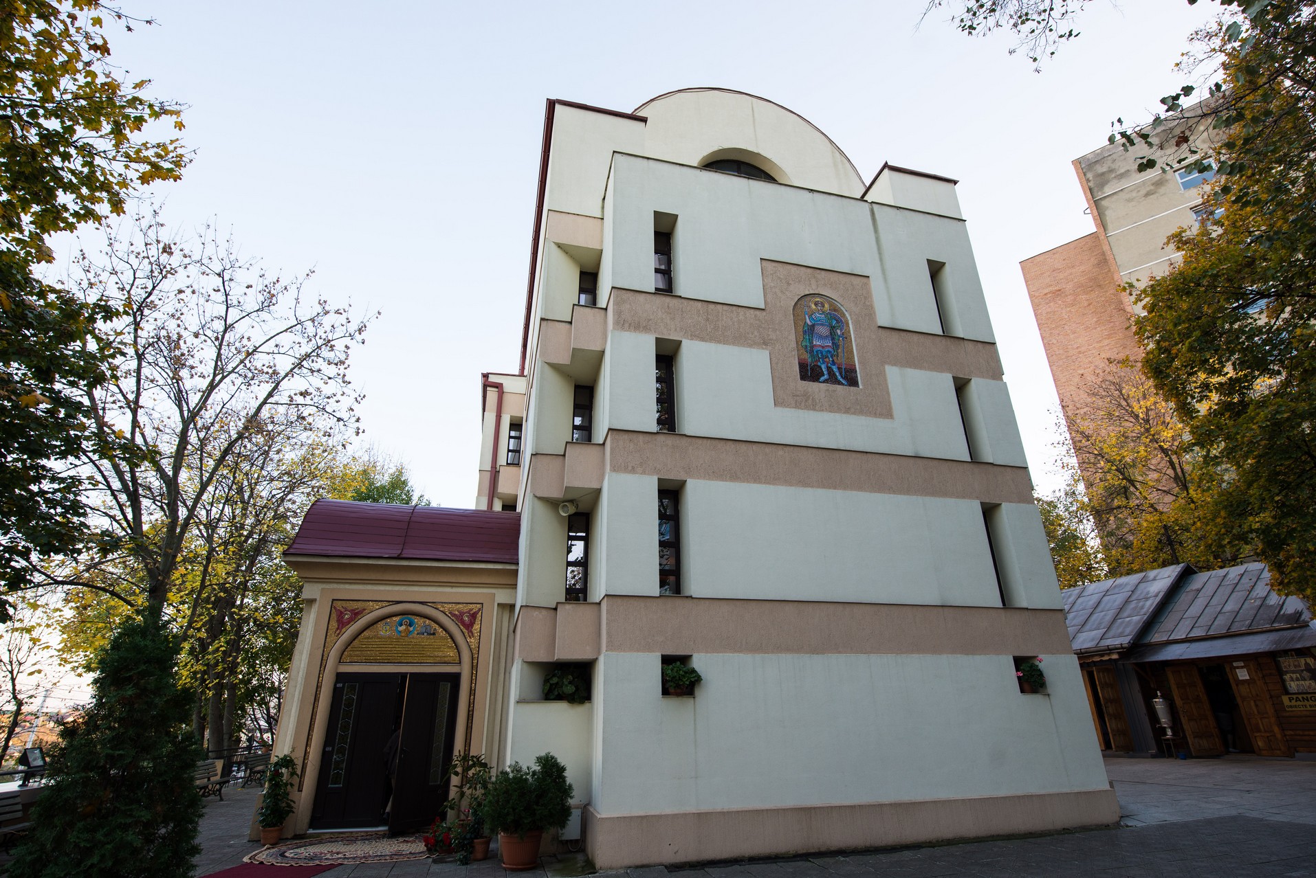 Sfântul Mare Mucenic Dimitrie a unit în rugăciune preoți și credincioși la Parohia Flora din Tătărași