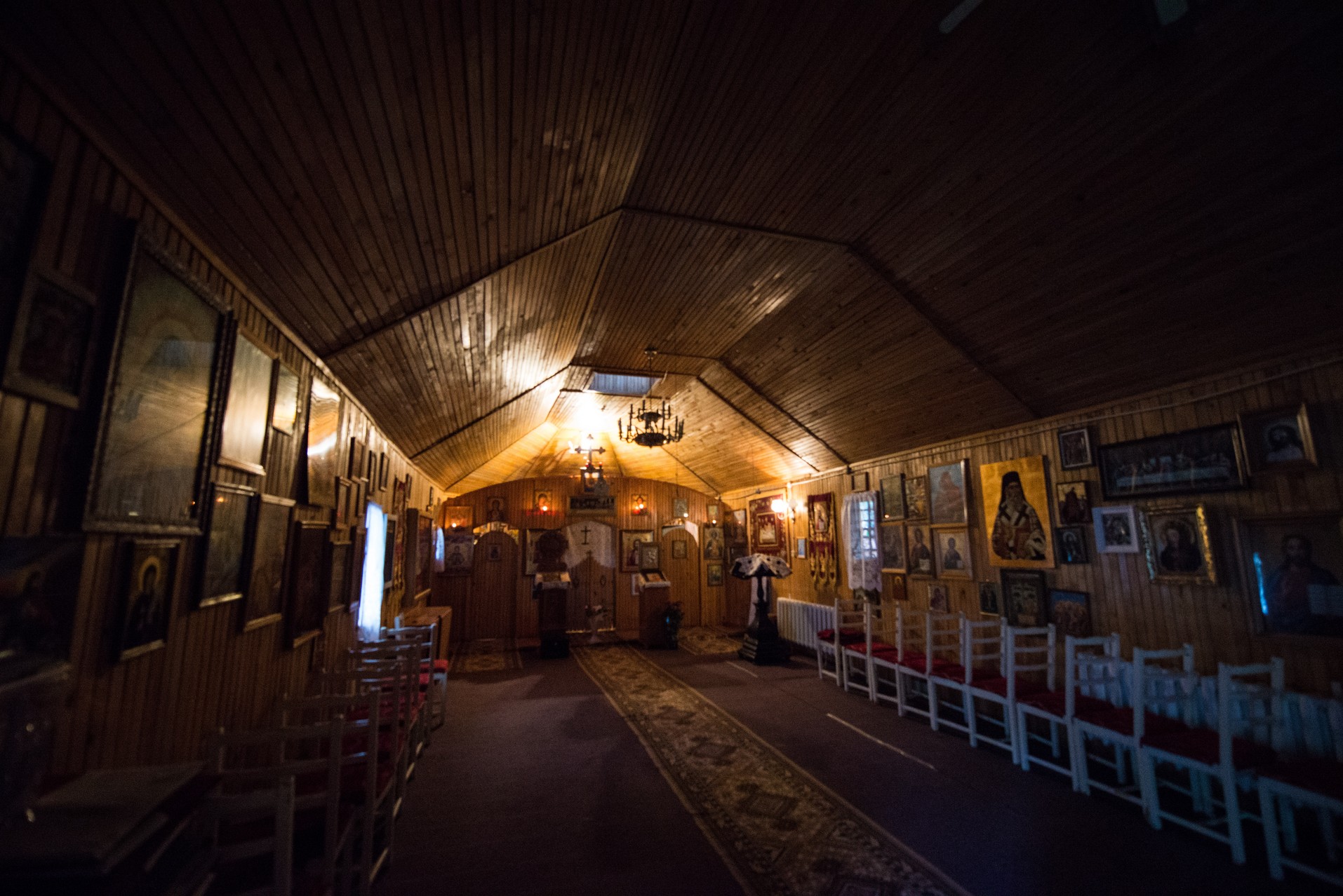 Sfântul Mare Mucenic Dimitrie a unit în rugăciune preoți și credincioși la Parohia Flora din Tătărași