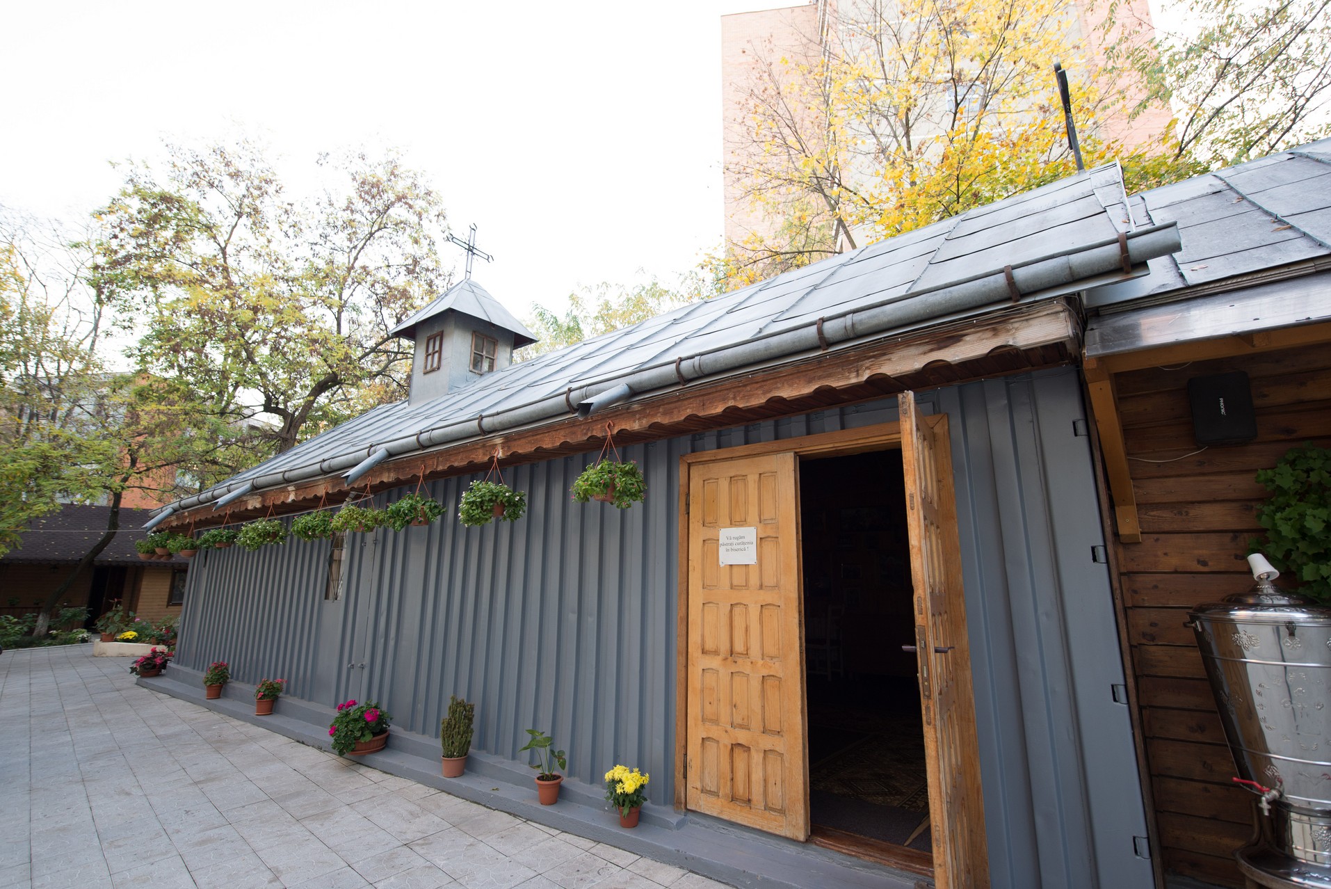 Sfântul Mare Mucenic Dimitrie a unit în rugăciune preoți și credincioși la Parohia Flora din Tătărași