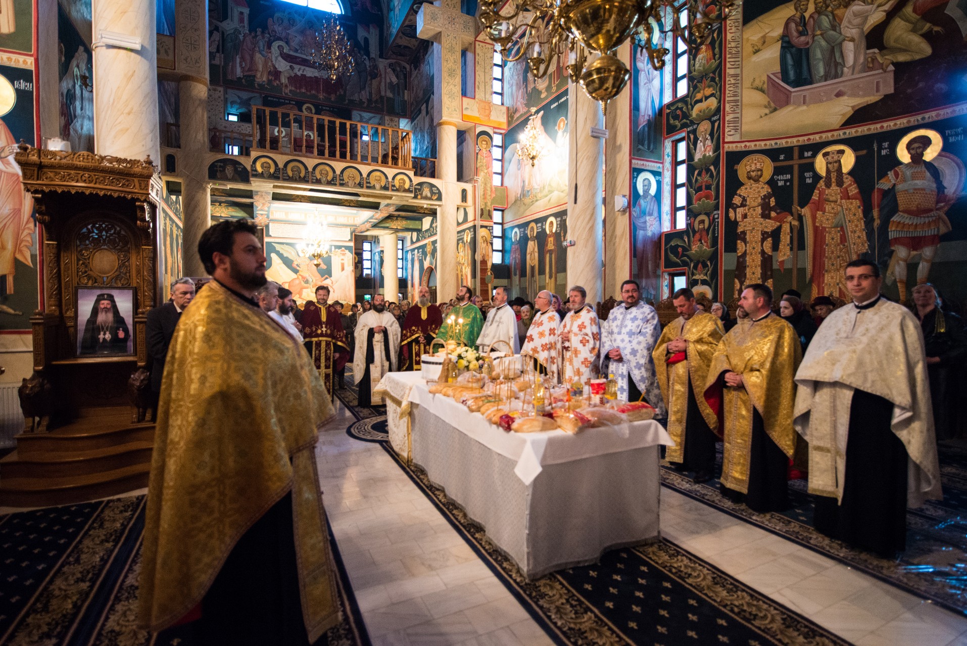 Sfântul Mare Mucenic Dimitrie a unit în rugăciune preoți și credincioși la Parohia Flora din Tătărași