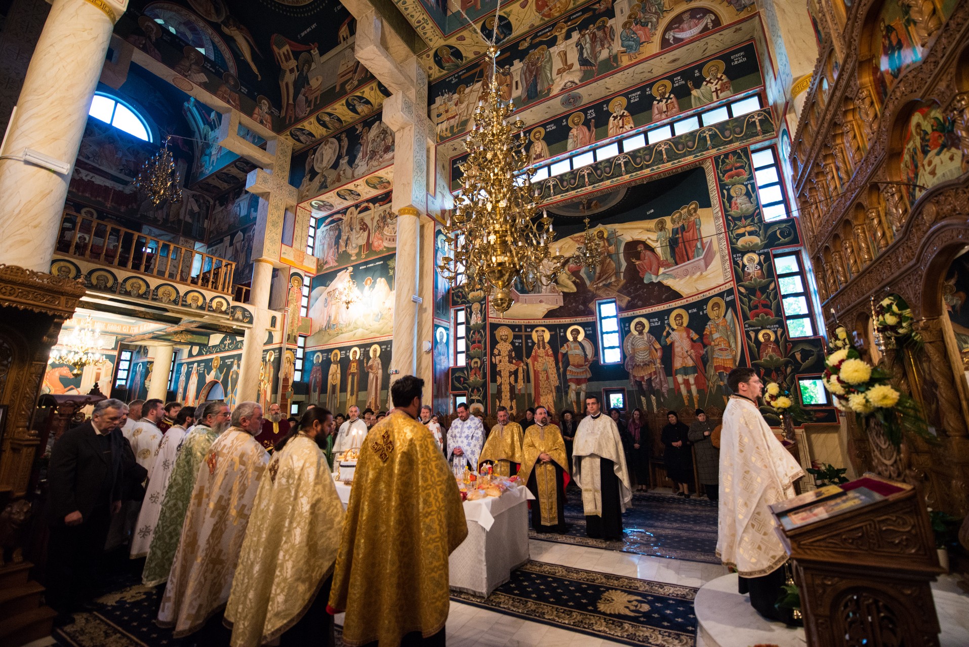 Sfântul Mare Mucenic Dimitrie a unit în rugăciune preoți și credincioși la Parohia Flora din Tătărași