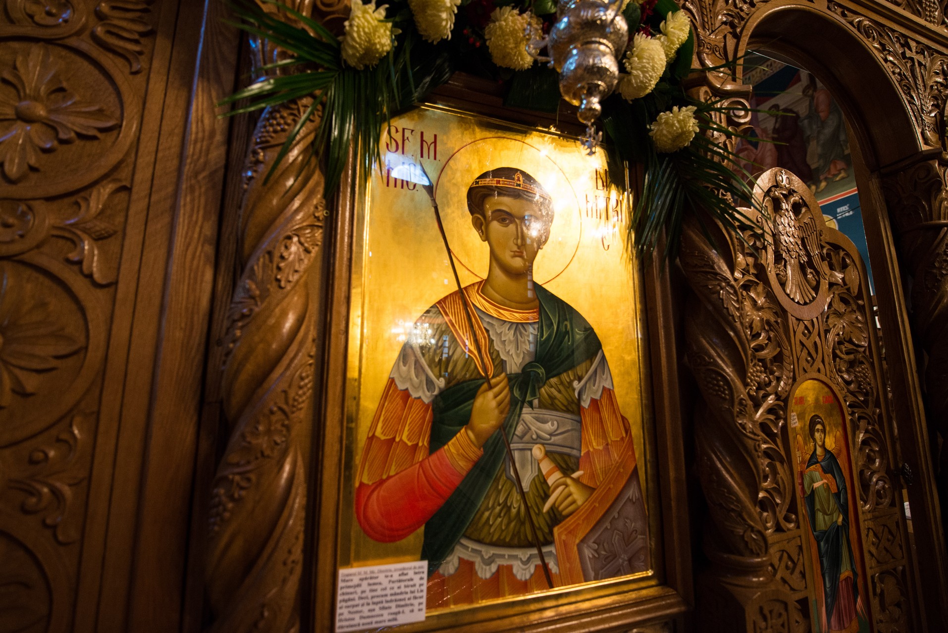 Sfântul Mare Mucenic Dimitrie a unit în rugăciune preoți și credincioși la Parohia Flora din Tătărași