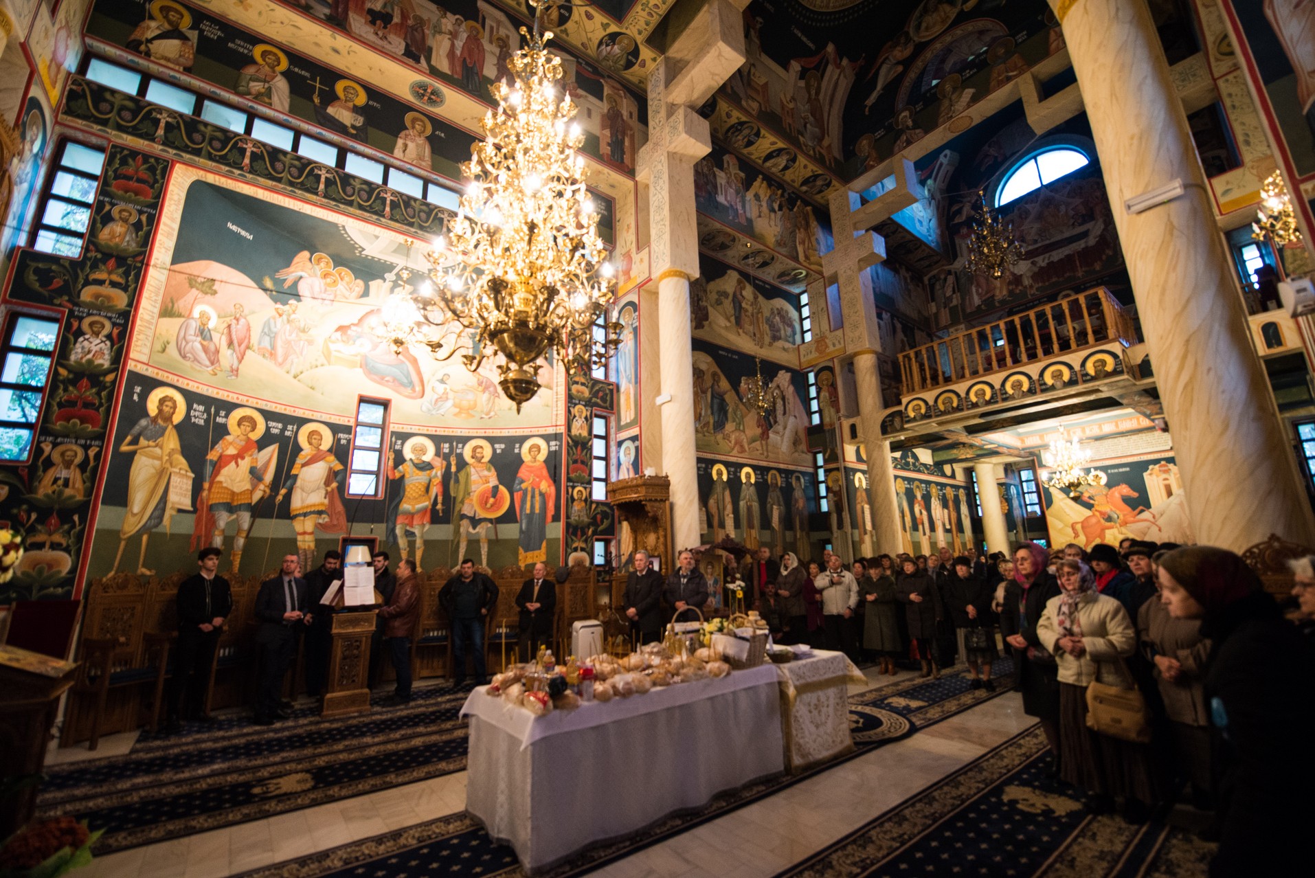 Sfântul Mare Mucenic Dimitrie a unit în rugăciune preoți și credincioși la Parohia Flora din Tătărași