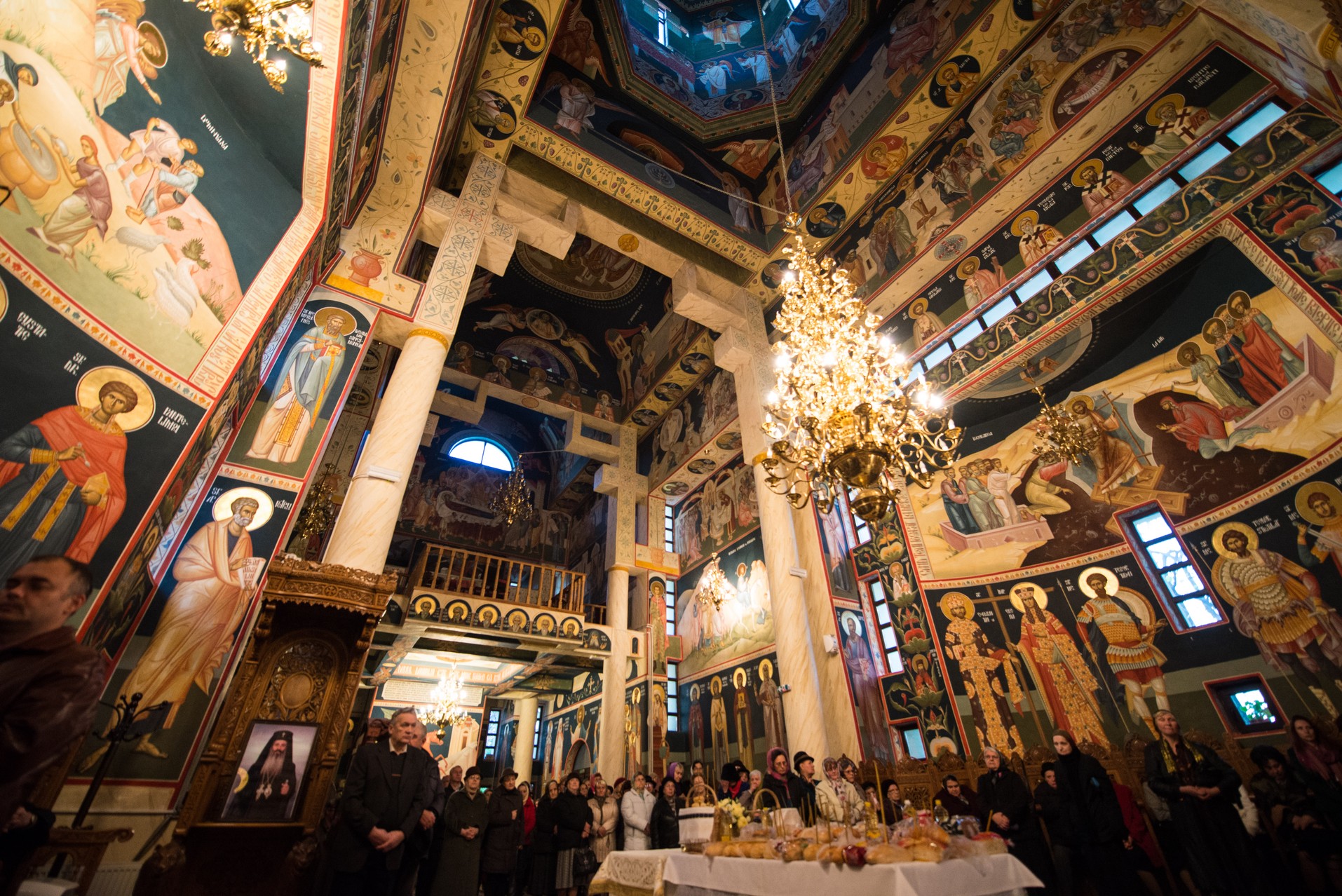 Sfântul Mare Mucenic Dimitrie a unit în rugăciune preoți și credincioși la Parohia Flora din Tătărași