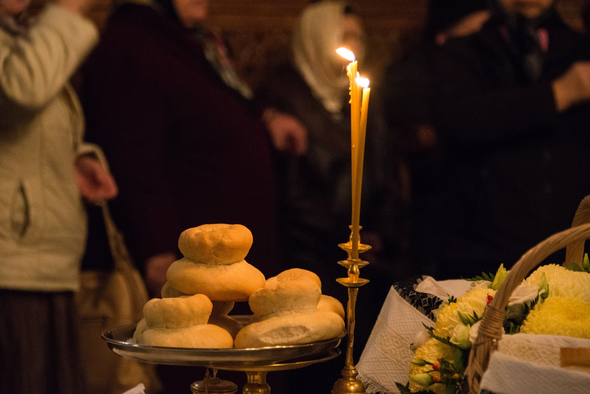 Sfântul Mare Mucenic Dimitrie a unit în rugăciune preoți și credincioși la Parohia Flora din Tătărași