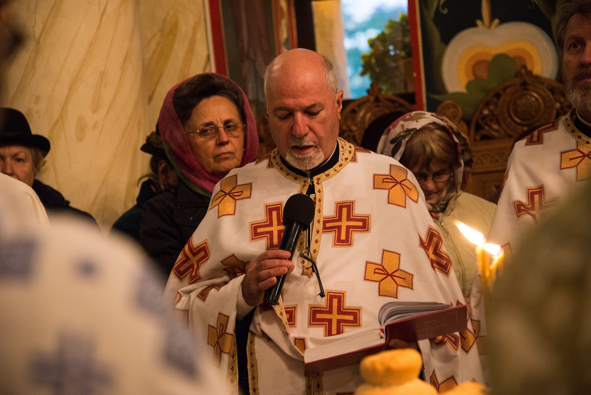 Sfântul Mare Mucenic Dimitrie a unit în rugăciune preoți și credincioși la Parohia Flora din Tătărași