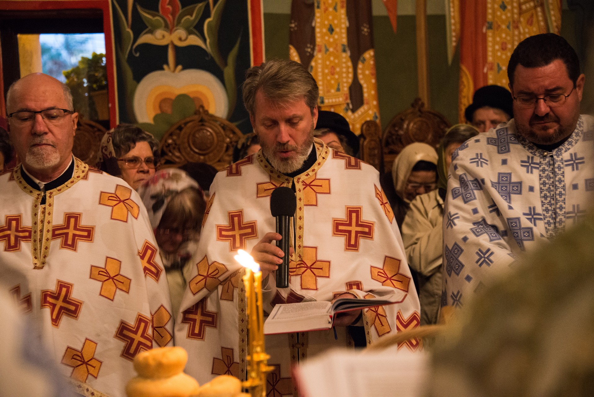 Sfântul Mare Mucenic Dimitrie a unit în rugăciune preoți și credincioși la Parohia Flora din Tătărași