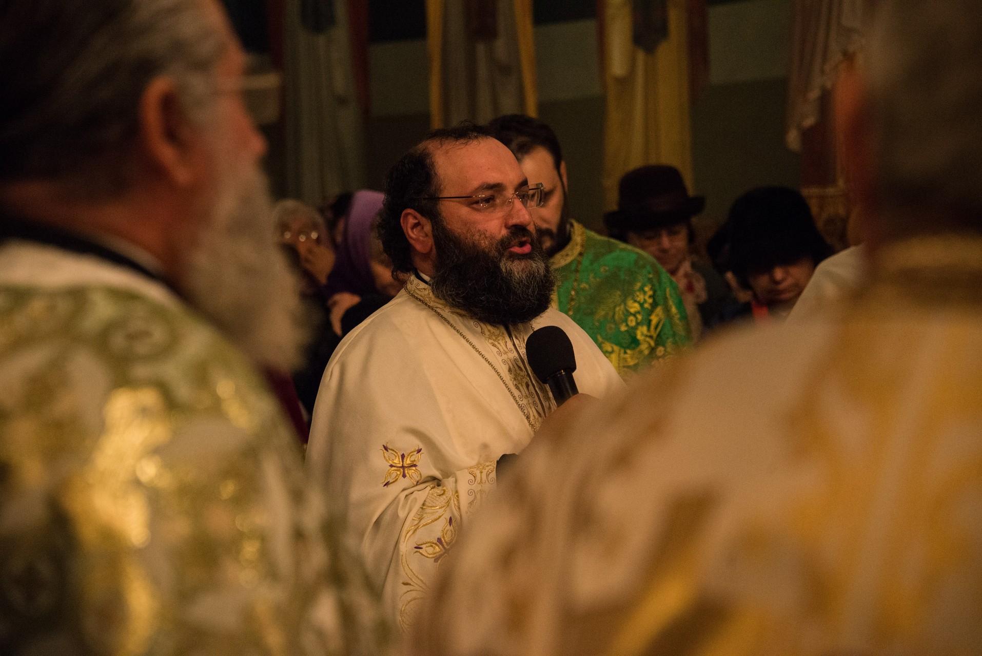 Sfântul Mare Mucenic Dimitrie a unit în rugăciune preoți și credincioși la Parohia Flora din Tătărași