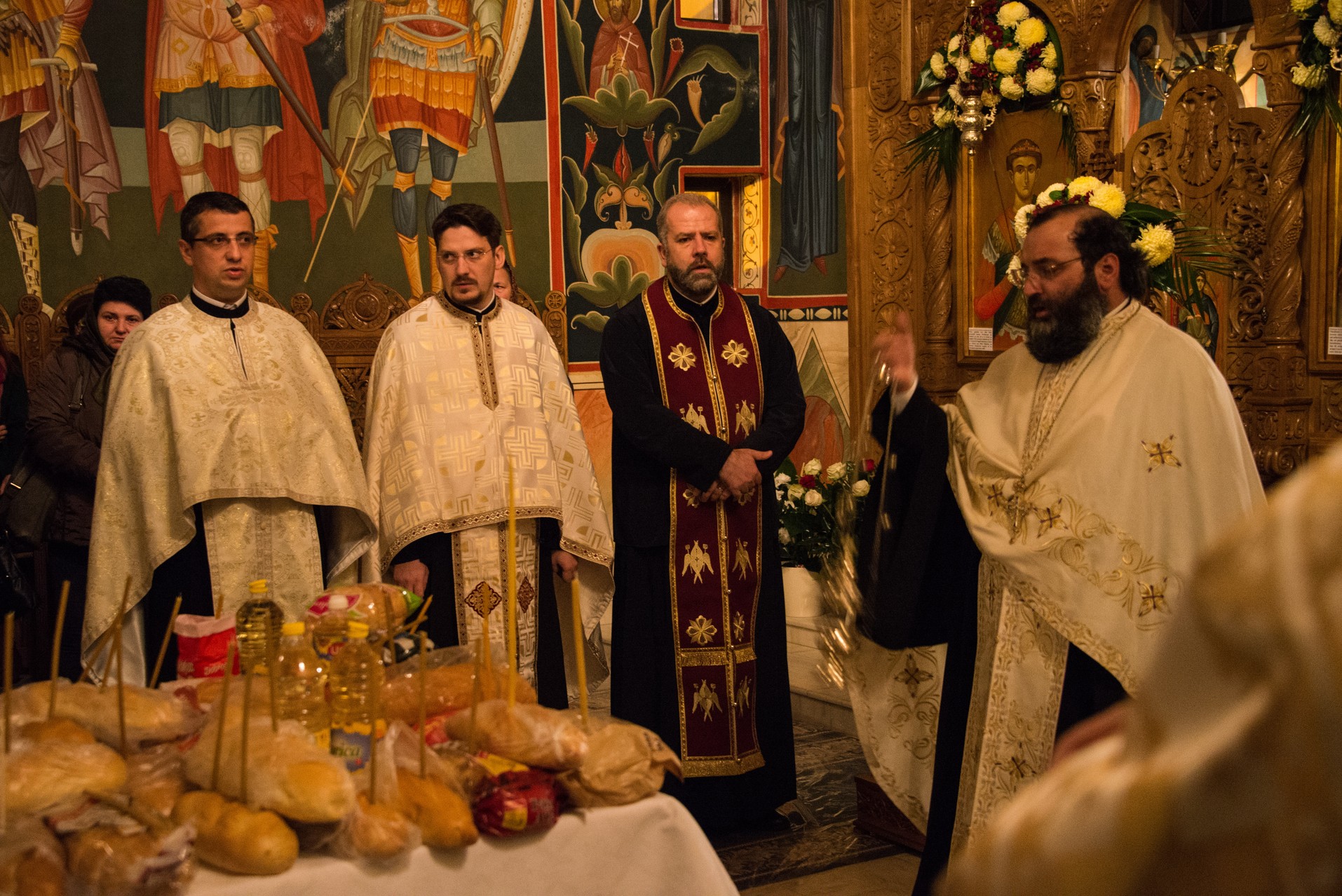 Sfântul Mare Mucenic Dimitrie a unit în rugăciune preoți și credincioși la Parohia Flora din Tătărași