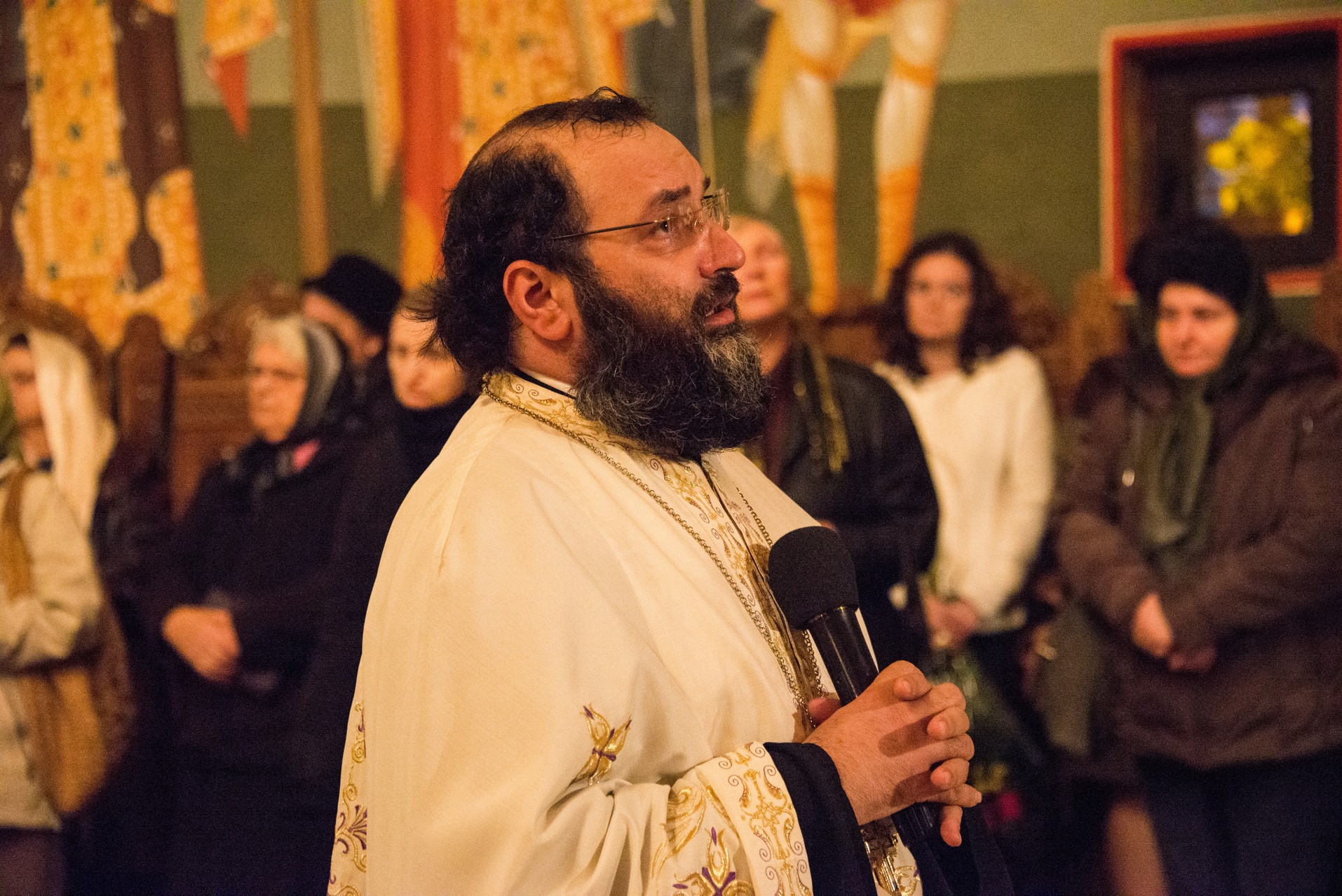 Sfântul Mare Mucenic Dimitrie a unit în rugăciune preoți și credincioși la Parohia Flora din Tătărași