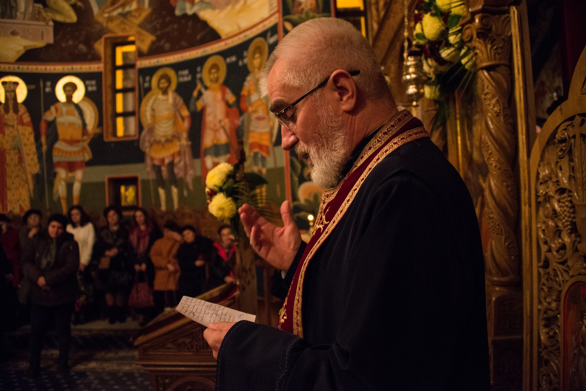 Sfântul Mare Mucenic Dimitrie a unit în rugăciune preoți și credincioși la Parohia Flora din Tătărași