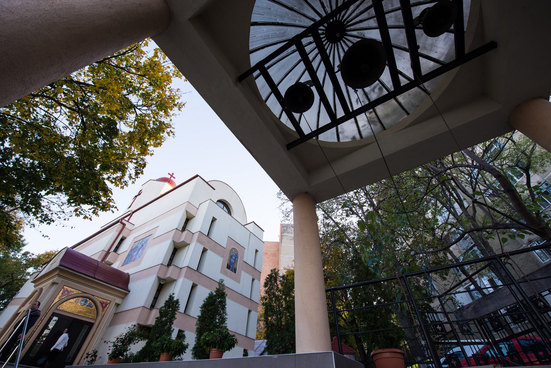 Sfântul Mare Mucenic Dimitrie a unit în rugăciune preoți și credincioși la Parohia Flora din Tătărași