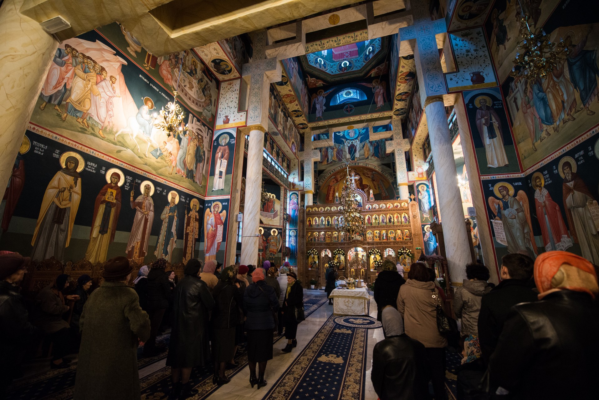 Sfântul Mare Mucenic Dimitrie a unit în rugăciune preoți și credincioși la Parohia Flora din Tătărași