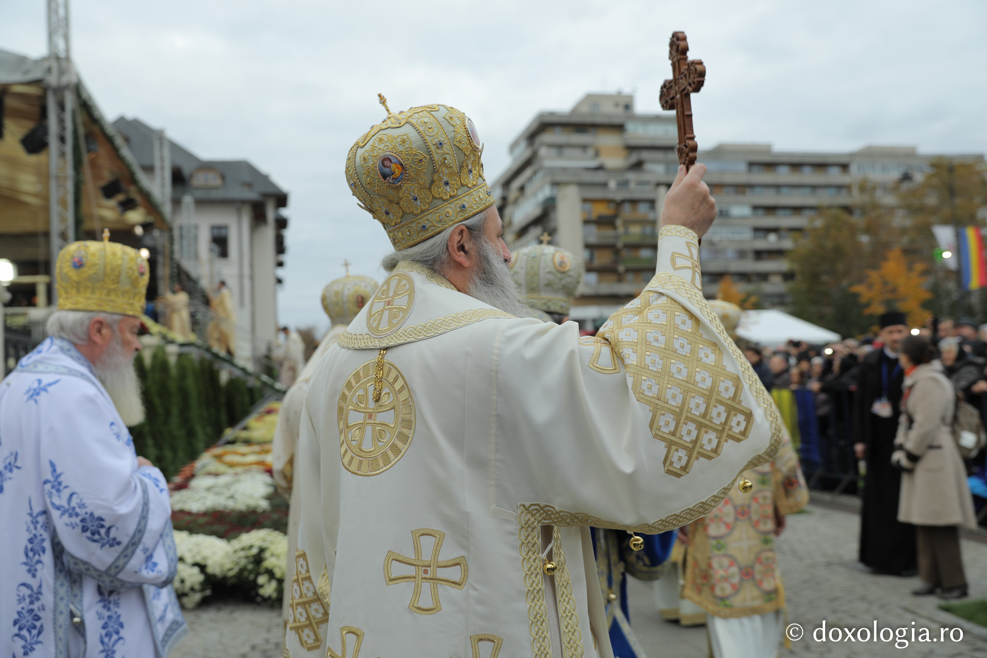 Soborul ierarhilor slujitori ‒ Sfânta Liturghie la Hramul Sfintei Cuvioase Parascheva 2017