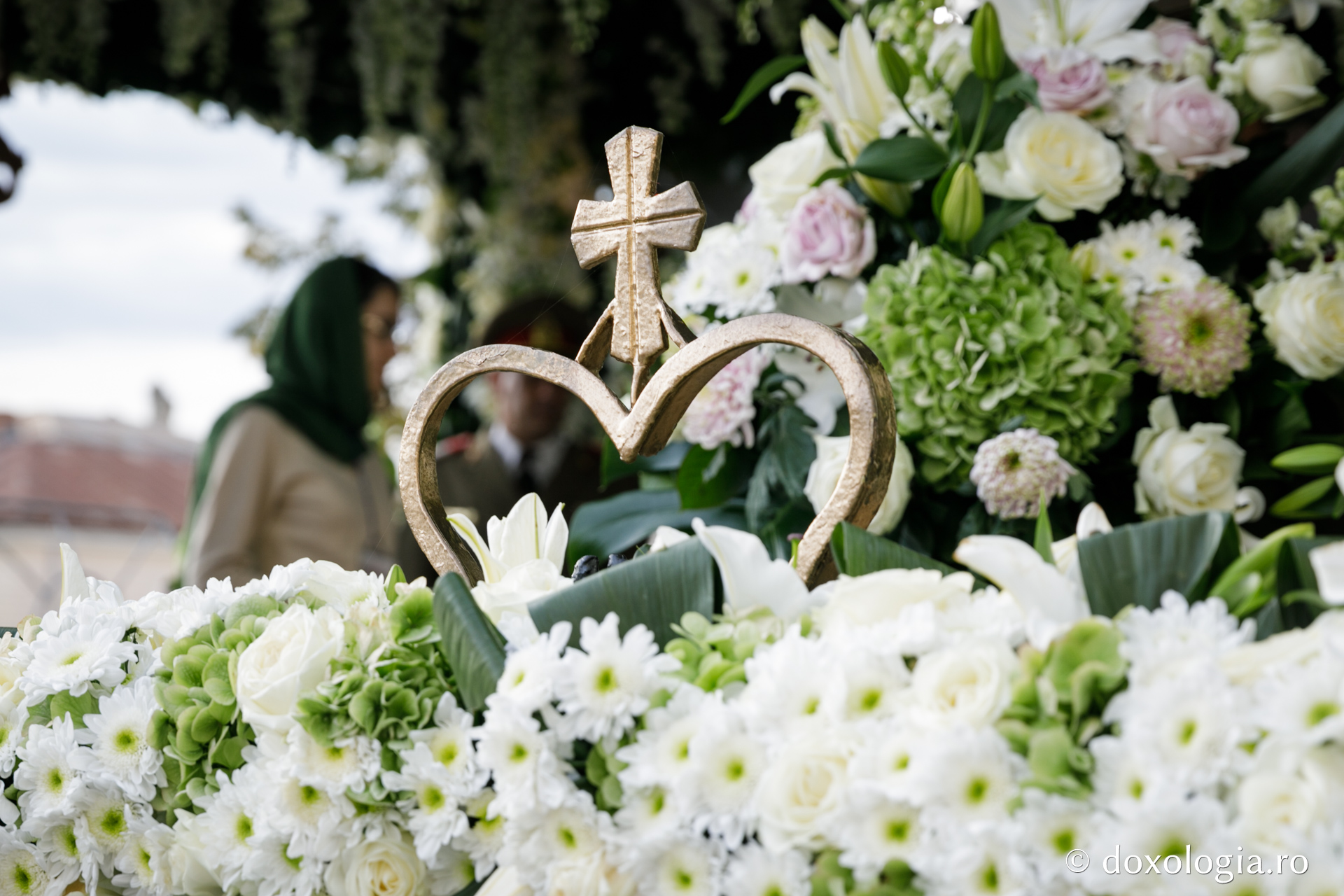 (Foto) Flori pentru Sfânta Cuvioasă Parascheva  – 2017