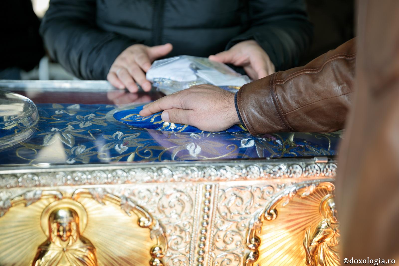 (Audio) „Un creștin este acasă, pretutindeni, acolo unde el rămâne cu Dumnezeu!” - Arhim. Nicodim Petre