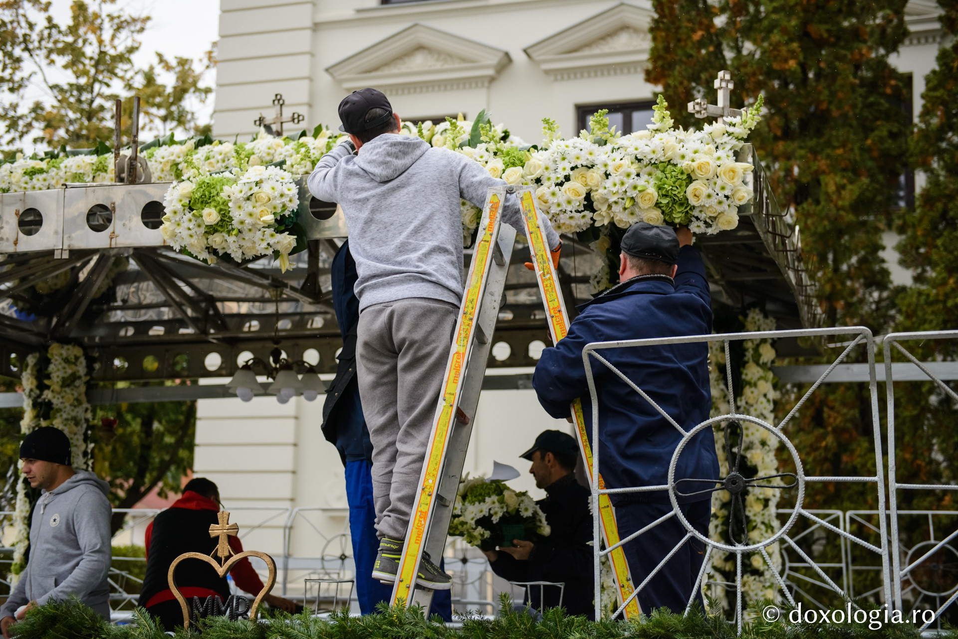Împodobirea baldachinului Sfintei Cuvioase Parascheva, 2017 (galerie FOTO)