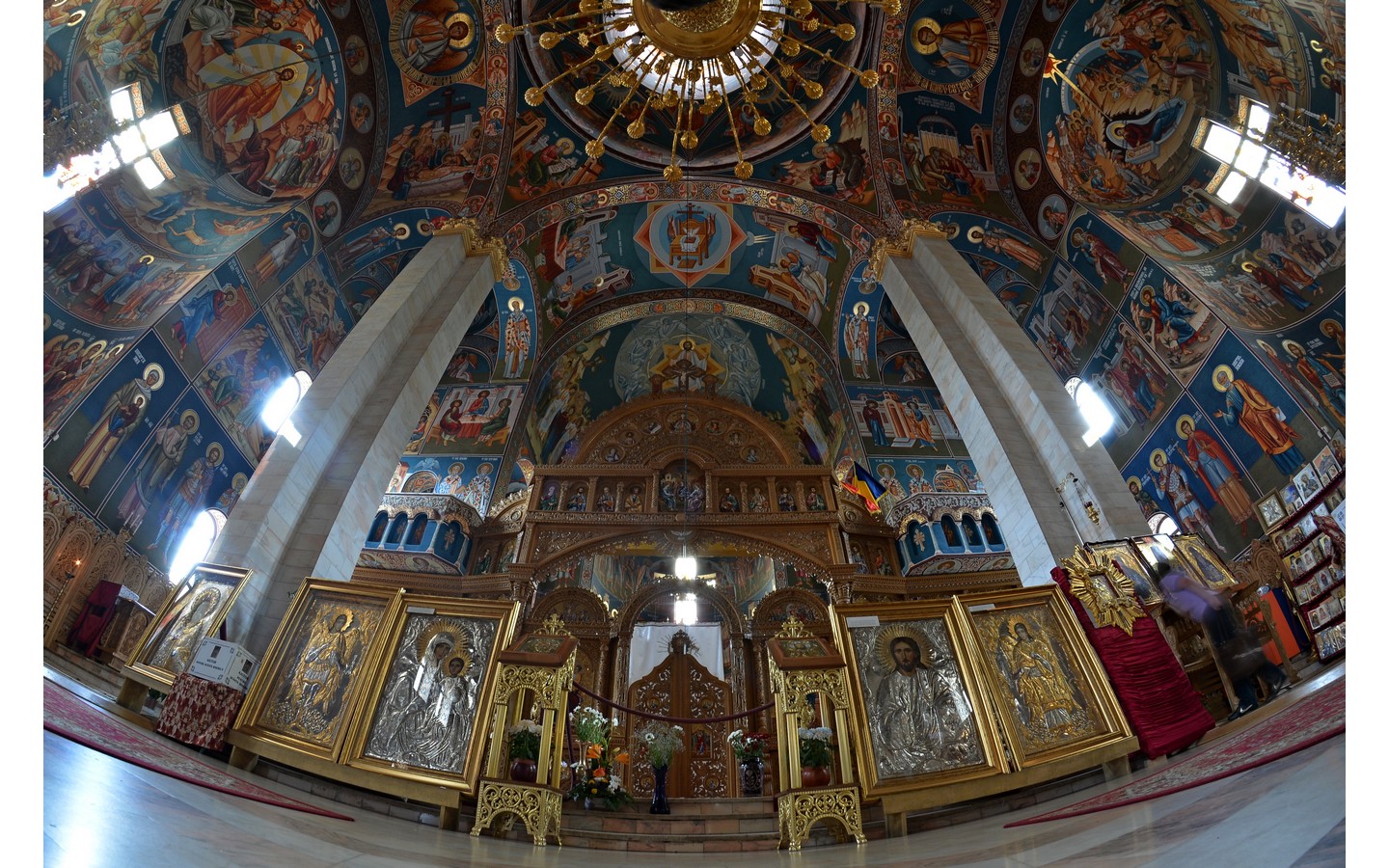 Sfinţirea Bisericii „Sfântul Ierarh Nectarie” din Iaşi