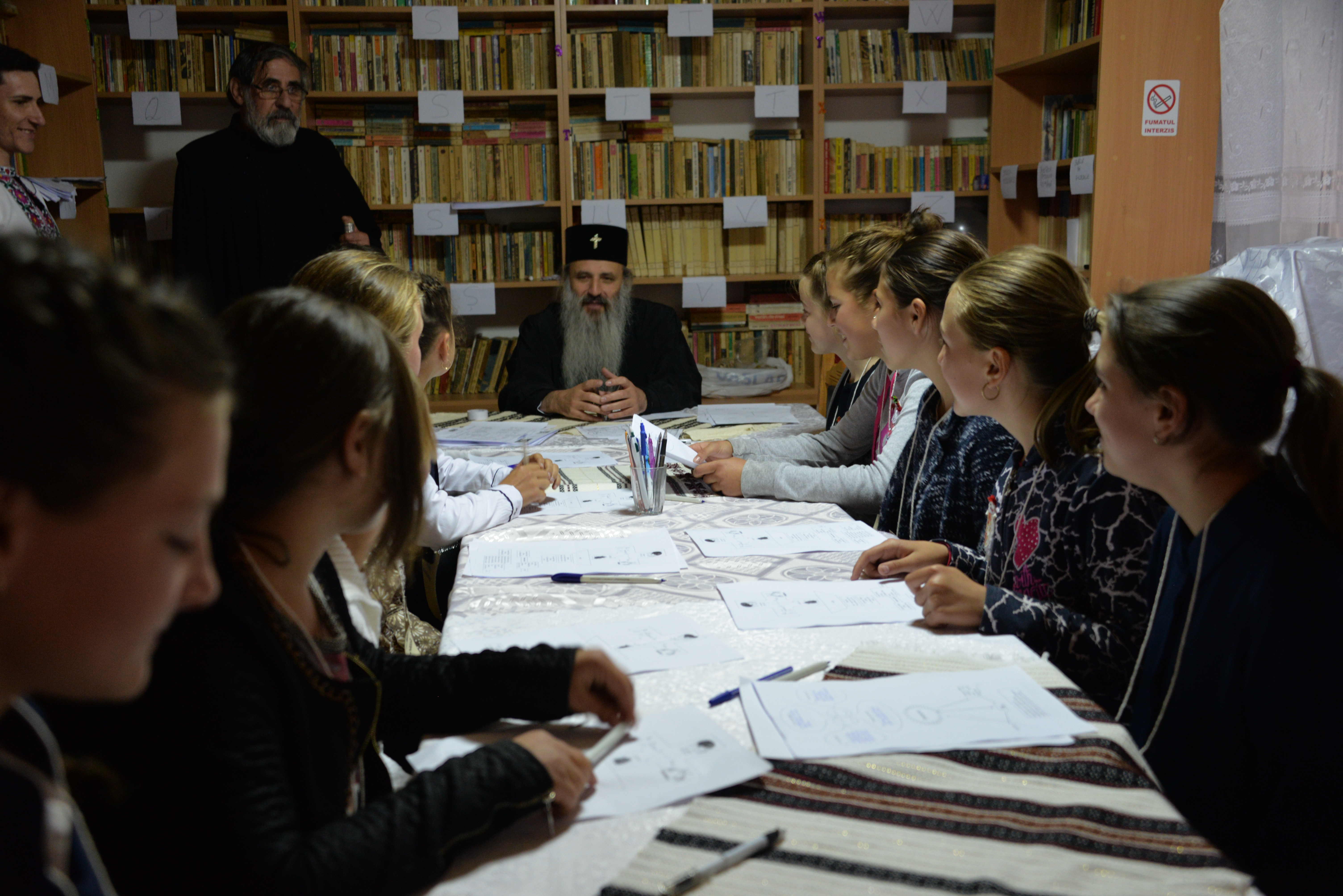 Vizite şi slujiri arhiereşti în Protopopiatul Săveni