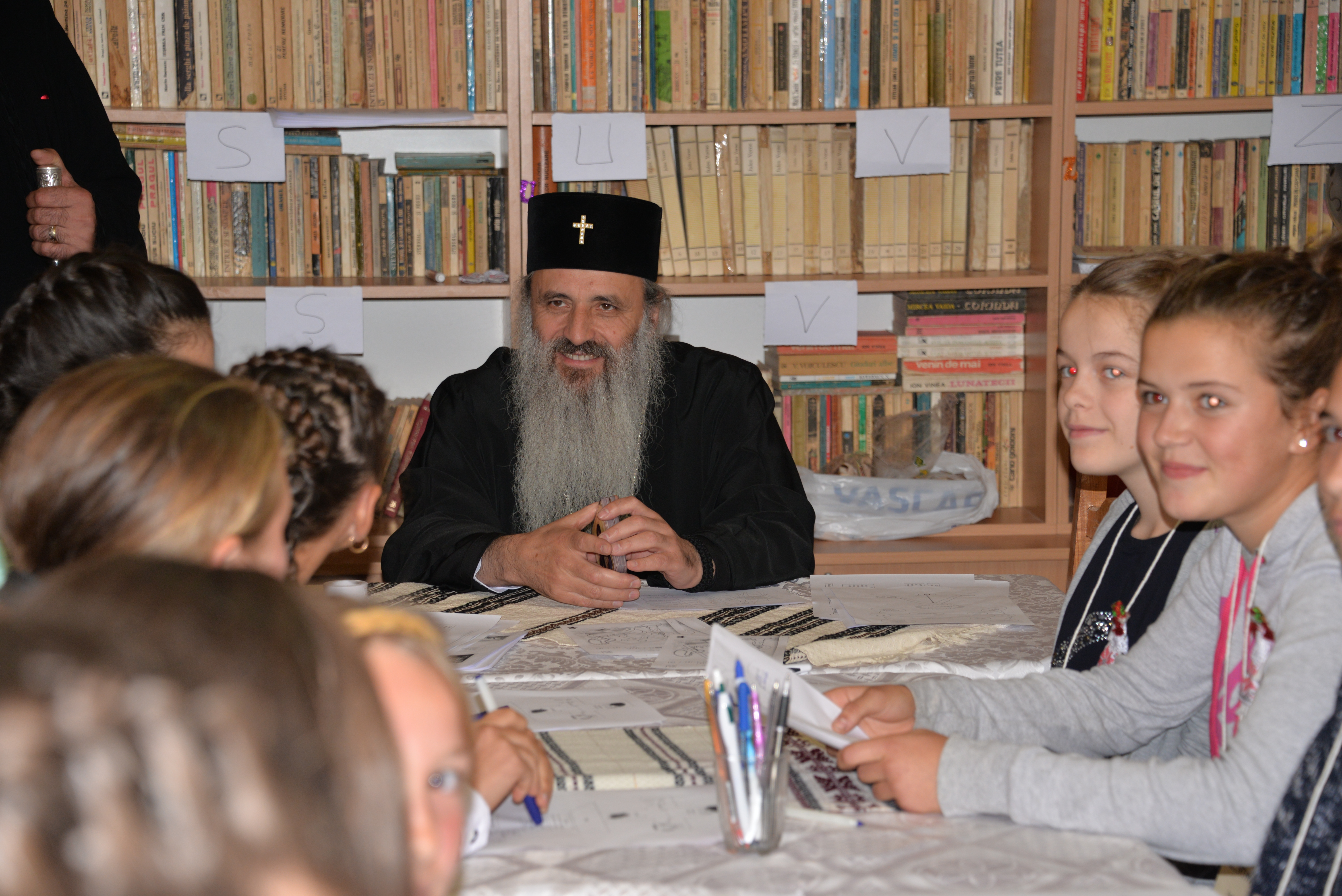 Vizite şi slujiri arhiereşti în Protopopiatul Săveni