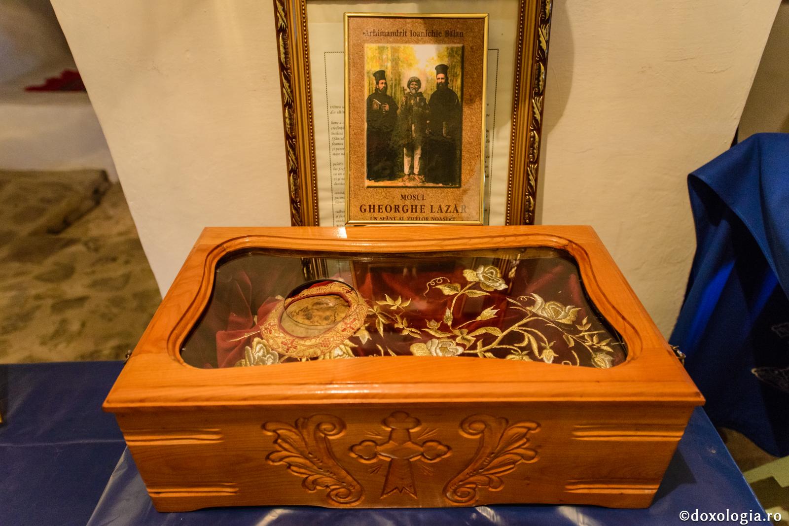 Foto: Oana Nechifor Mitropolitul Iosif Naniescu şi nevoitorul Gheorghe Lazăr au fost canonizaţi