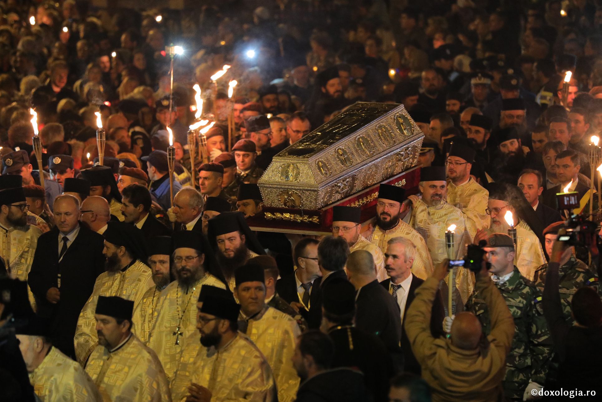 (Video) Mii de pelerini pe Calea Sfinților de la Iași
