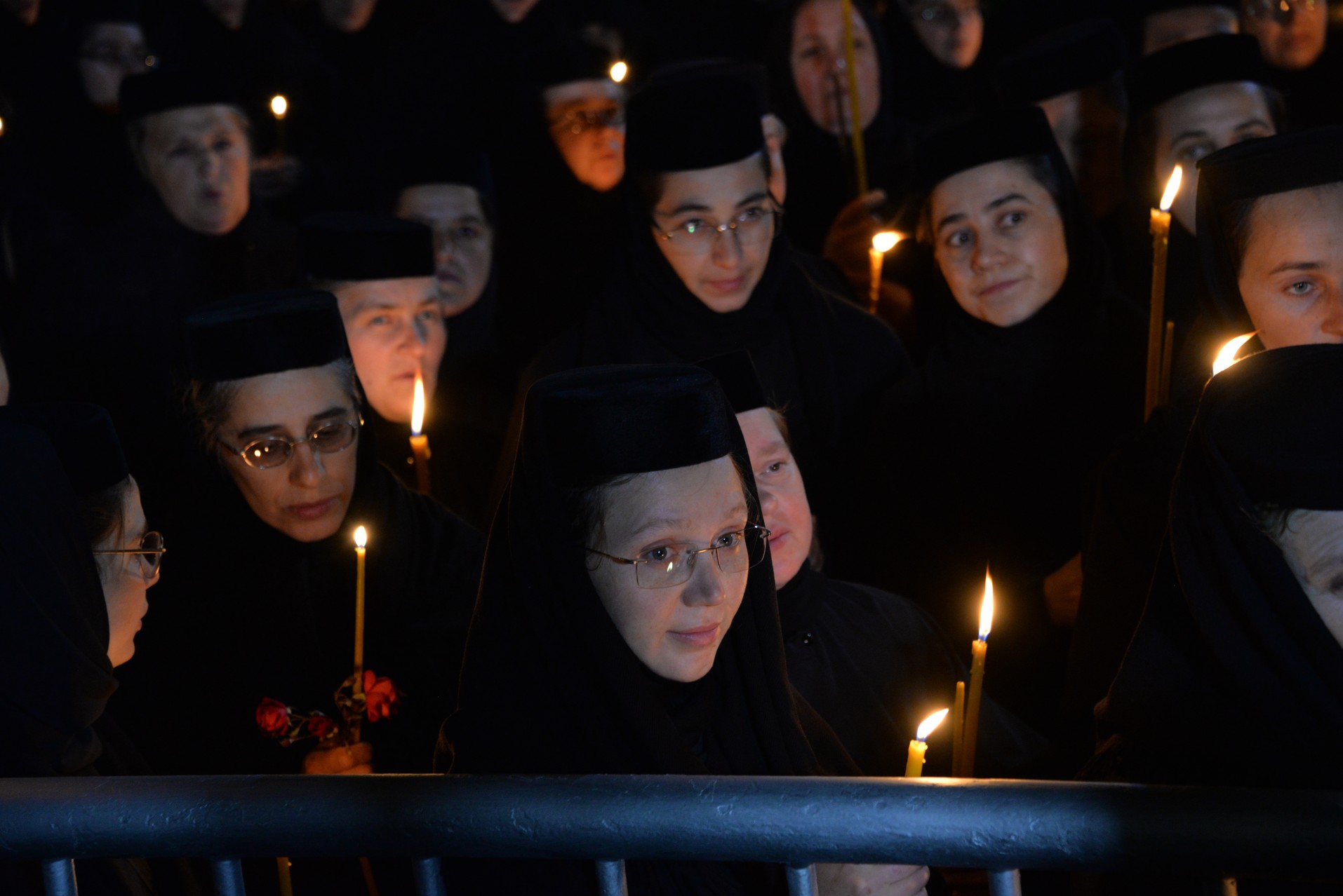 Credința în ajutorul Sfinților, mărturisită pe străzile din Iași de mii de pelerini