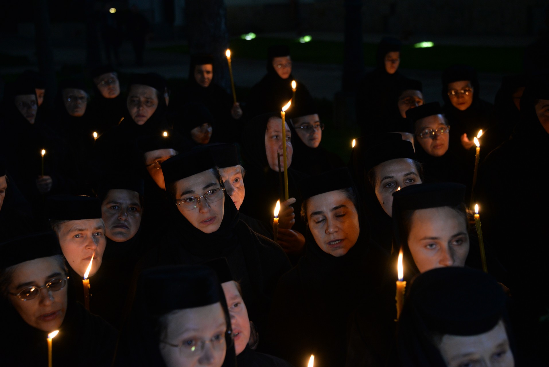 Credința în ajutorul Sfinților, mărturisită pe străzile din Iași de mii de pelerini