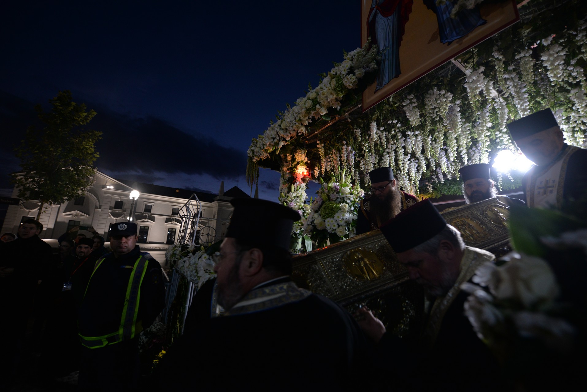 Credința în ajutorul Sfinților, mărturisită pe străzile din Iași de mii de pelerini