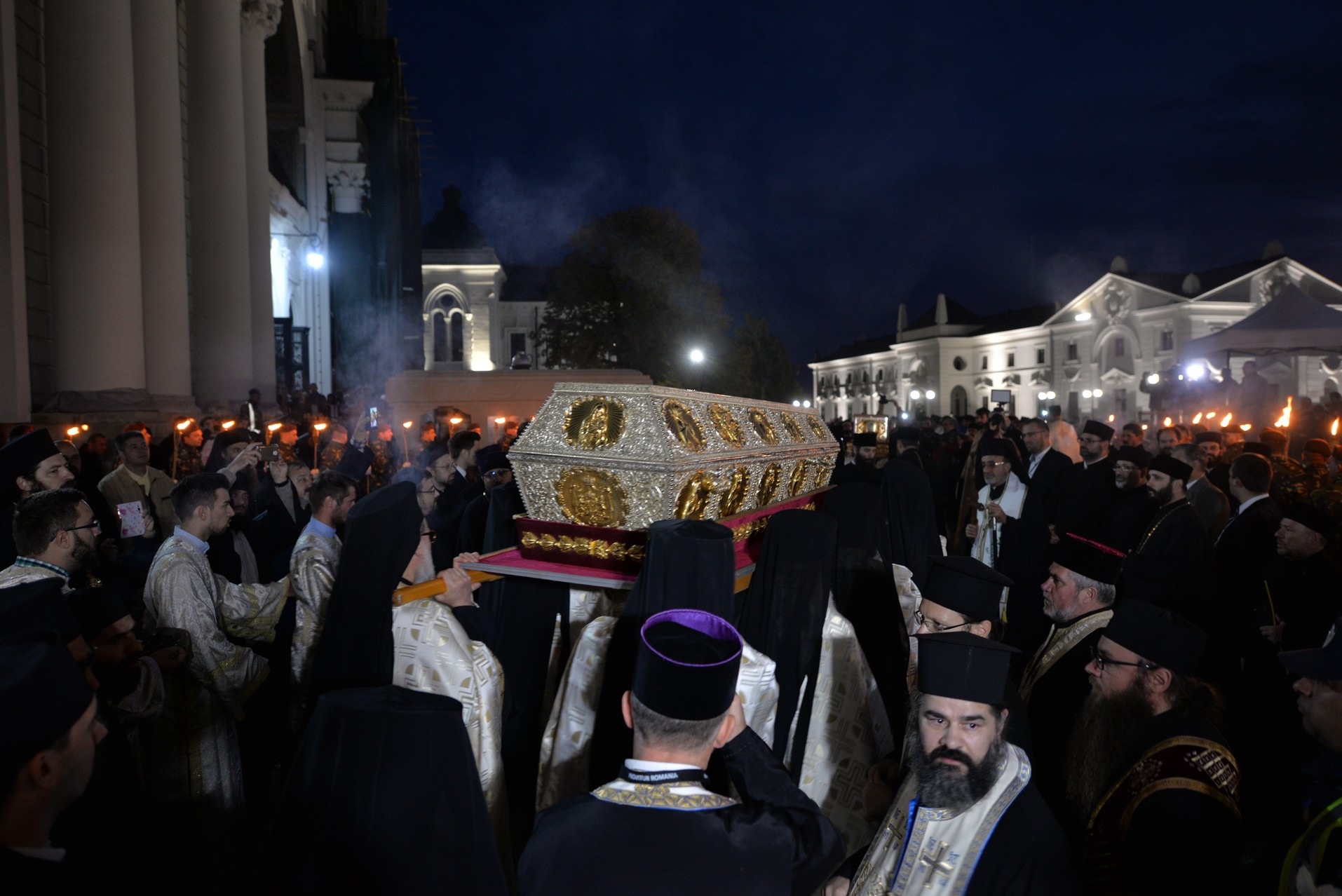 Credința în ajutorul Sfinților, mărturisită pe străzile din Iași de mii de pelerini