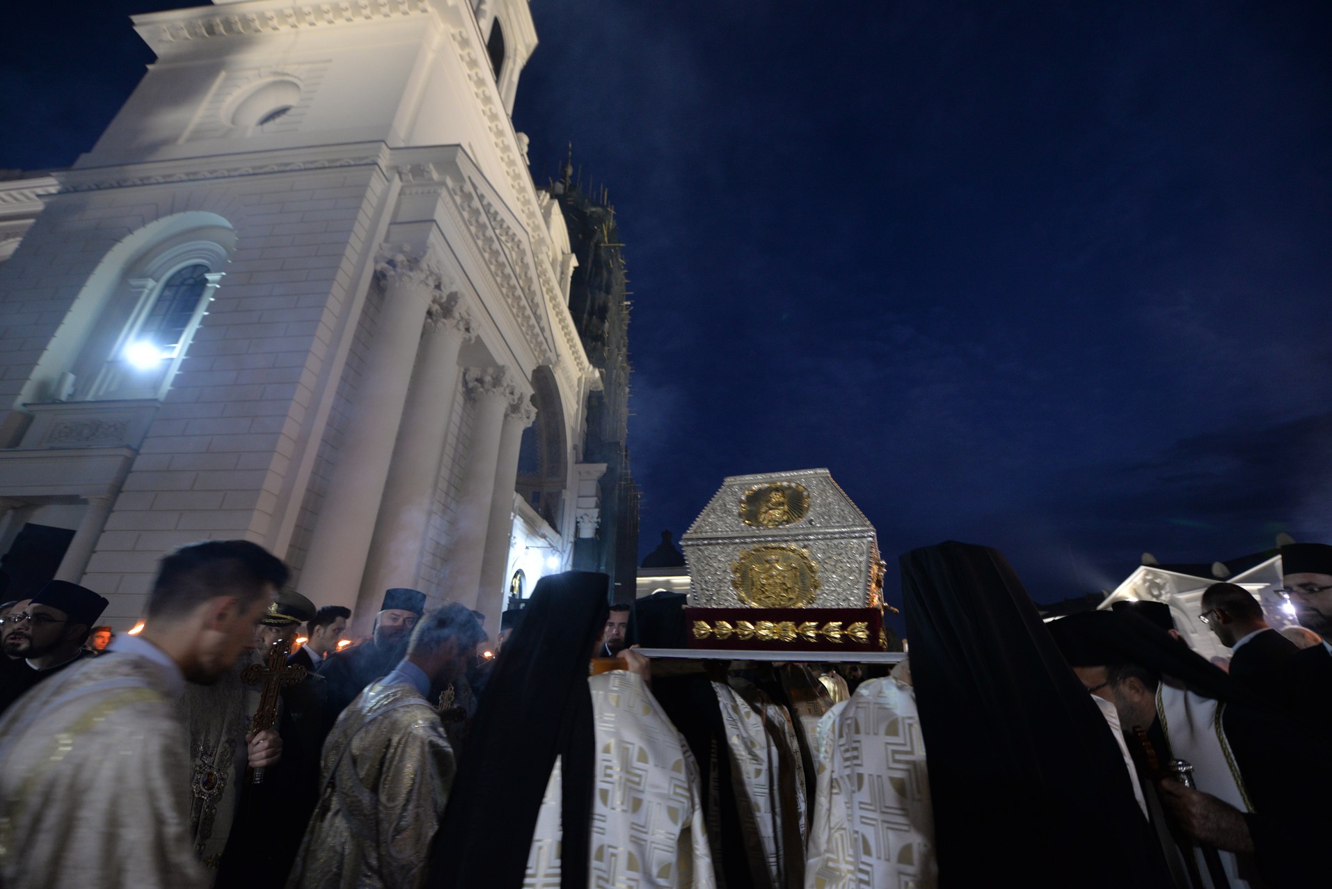 Credința în ajutorul Sfinților, mărturisită pe străzile din Iași de mii de pelerini