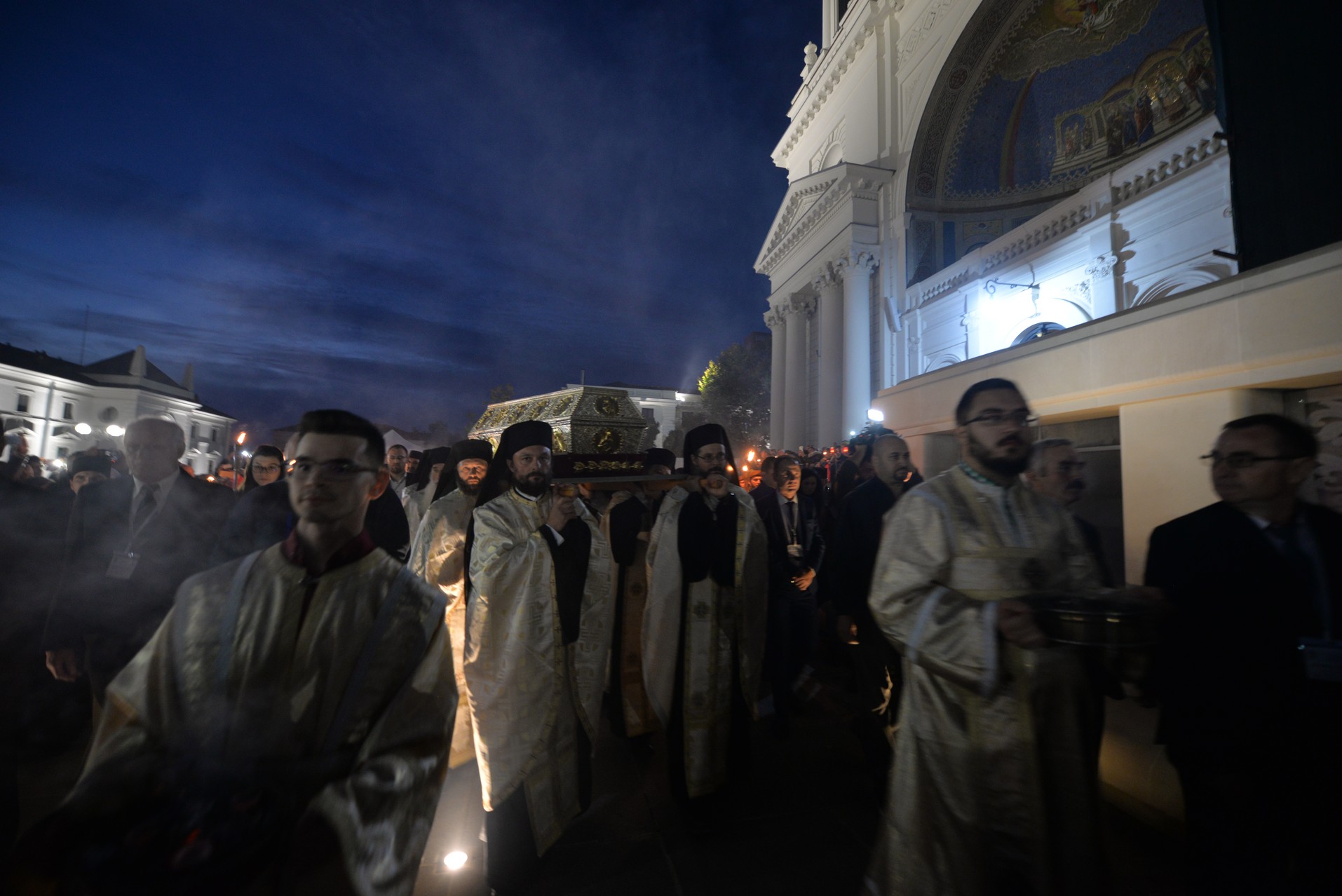 Credința în ajutorul Sfinților, mărturisită pe străzile din Iași de mii de pelerini