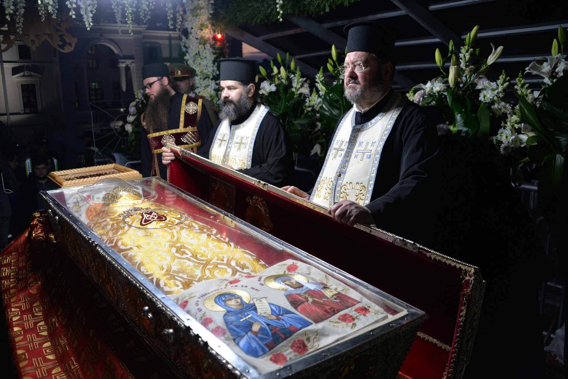 Credința în ajutorul Sfinților, mărturisită pe străzile din Iași de mii de pelerini