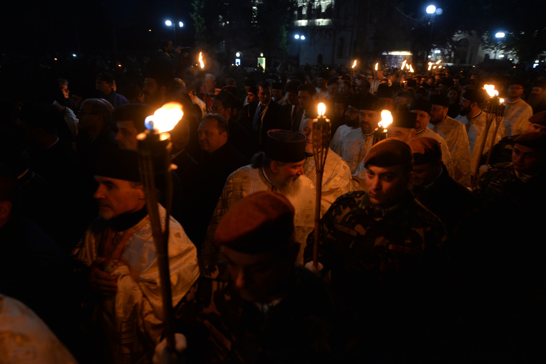 Credința în ajutorul Sfinților, mărturisită pe străzile din Iași de mii de pelerini