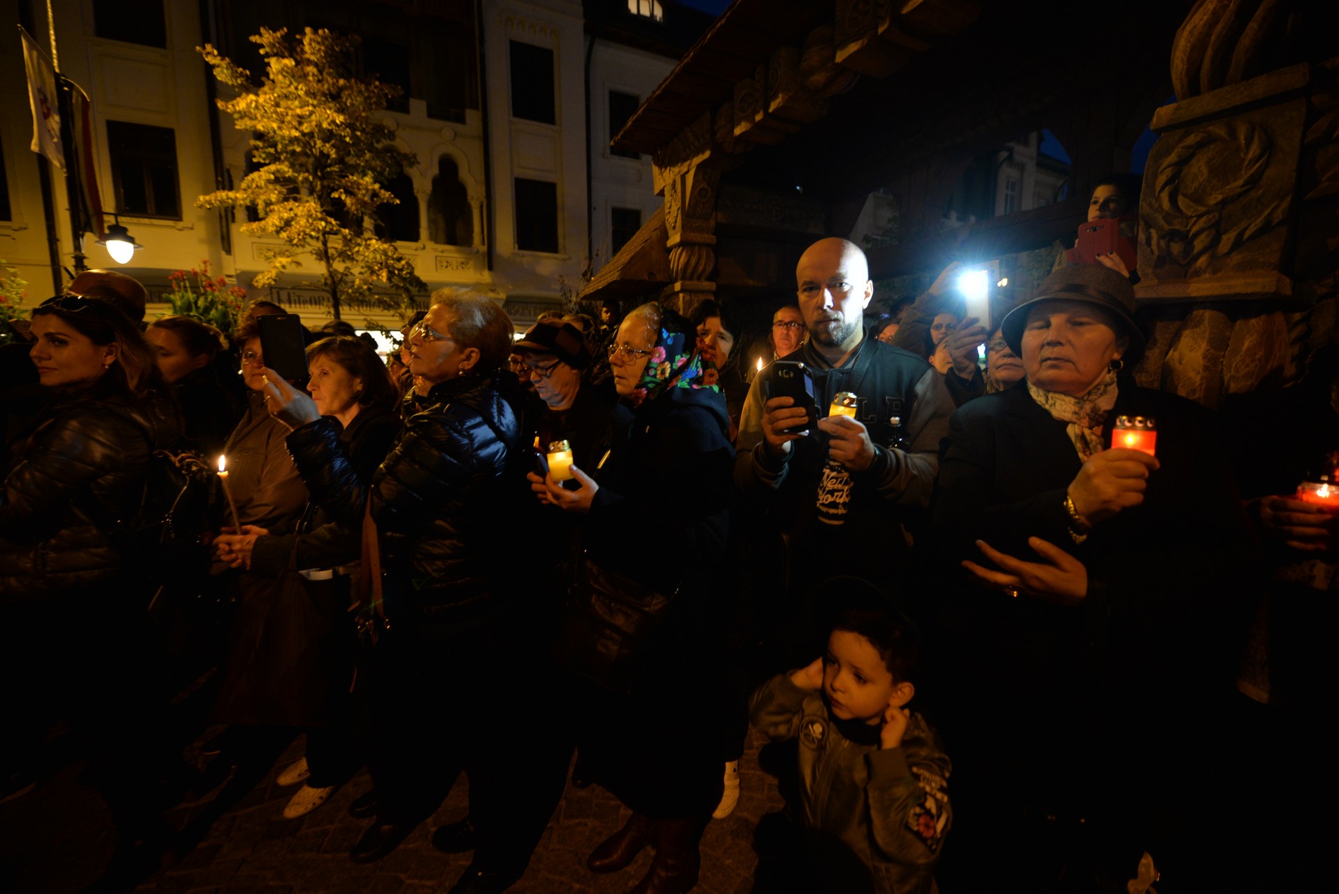 Credința în ajutorul Sfinților, mărturisită pe străzile din Iași de mii de pelerini